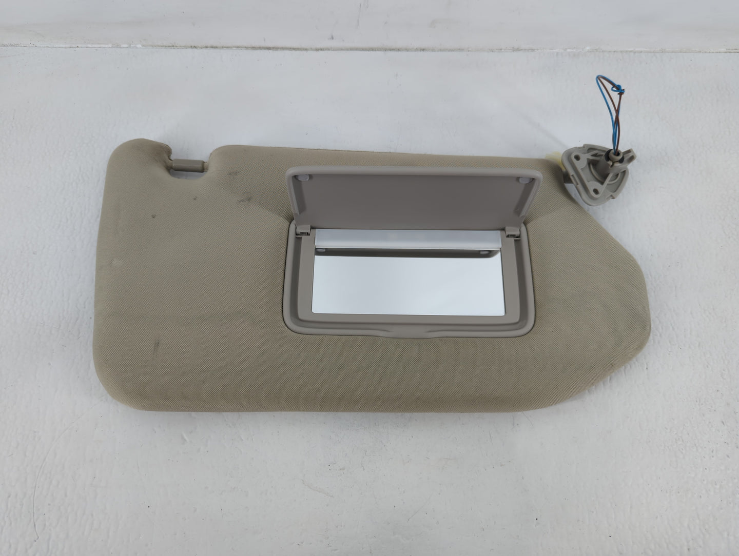 2014-2019 Infiniti Qx60 Sun Visor Shade Replacement Passenger Right Mirror Fits Fits 2013 2014 2015 2016 2017 2018 2019 OEM Used Auto Parts - Oemusedautoparts1.com