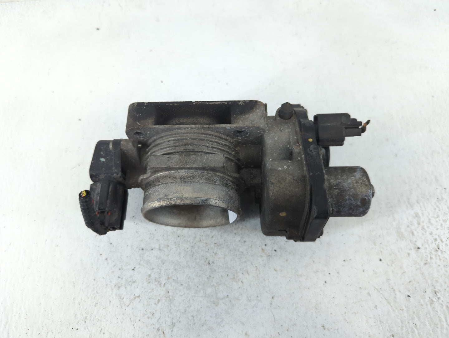 2004-2006 Ford F-150 Throttle Body P/N:090905 2 3L5E-AE Fits Fits 2004 2005 2006 2007 2008 2009 2010 2011 2012 2013 2014 2015 2016 OEM Used Auto Parts - Oemusedautoparts1.com