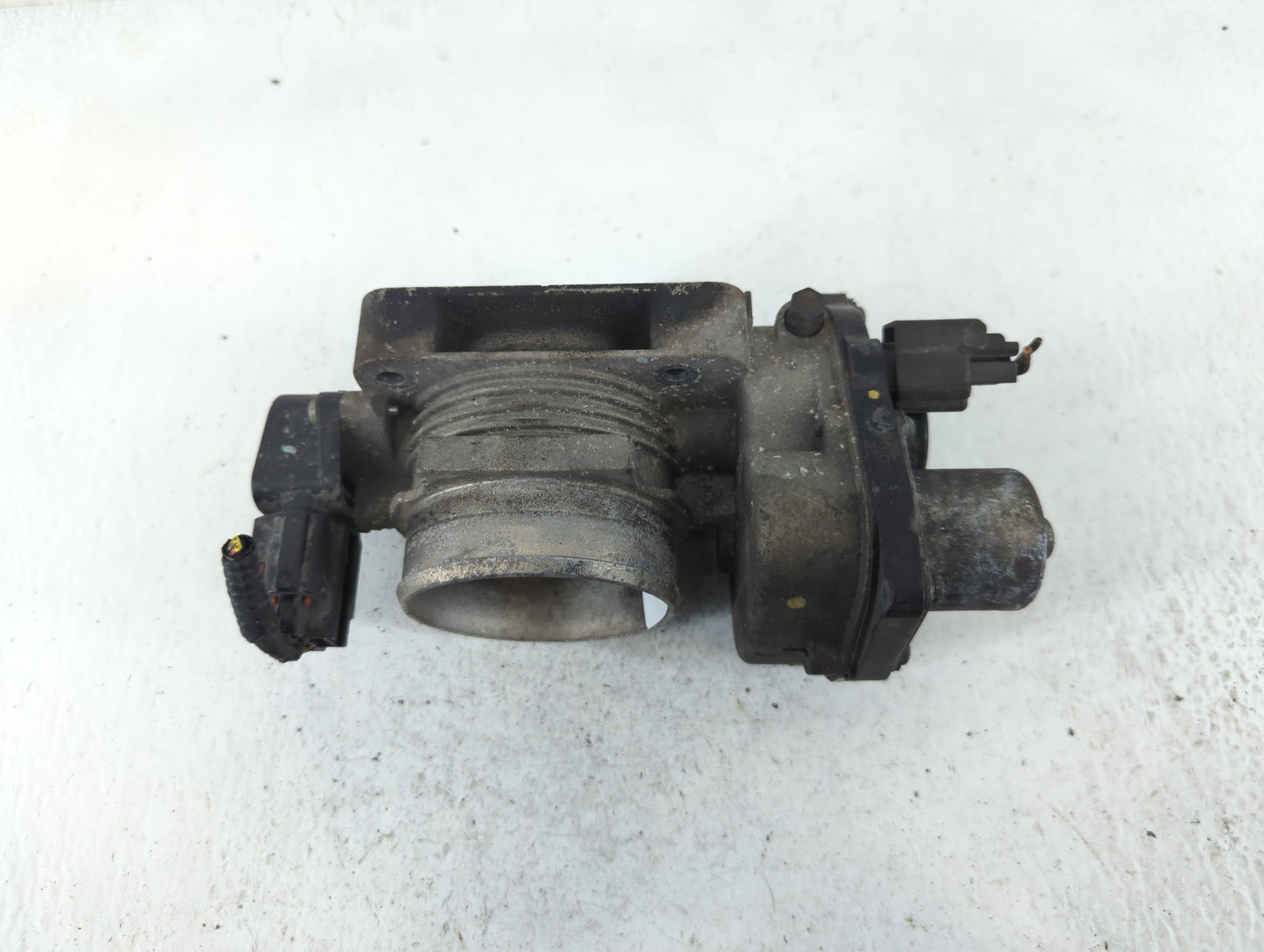 2004-2006 Ford F-150 Throttle Body P/N:090905 2 3L5E-AE Fits Fits 2004 2005 2006 2007 2008 2009 2010 2011 2012 2013 2014 2015 2016 OEM Used Auto Parts - Oemusedautoparts1.com