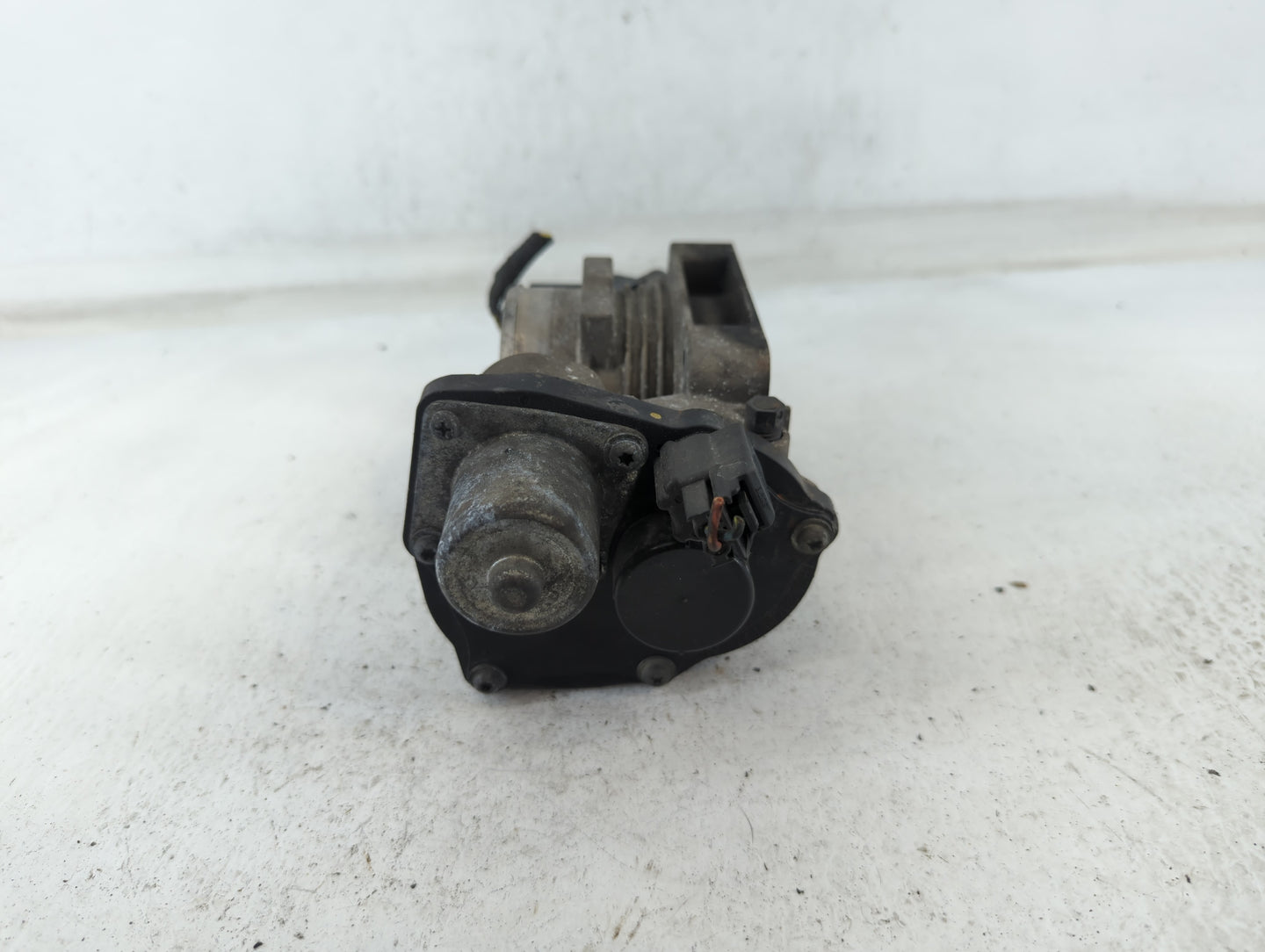 2004-2006 Ford F-150 Throttle Body P/N:090905 2 3L5E-AE Fits Fits 2004 2005 2006 2007 2008 2009 2010 2011 2012 2013 2014 2015 2016 OEM Used Auto Parts - Oemusedautoparts1.com