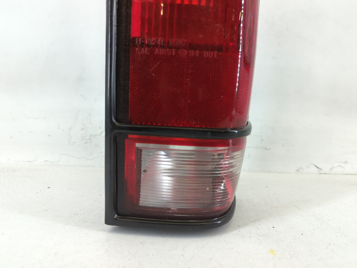 1994 Gmc S15 Tail Light Assembly Passenger Right OEM P/N:5973320 5973319, SAE AIRST 3 85 DOT TAIWAN, TYC 11-I324-IB Fits OEM Used Auto Parts - Oemusedautoparts1.com