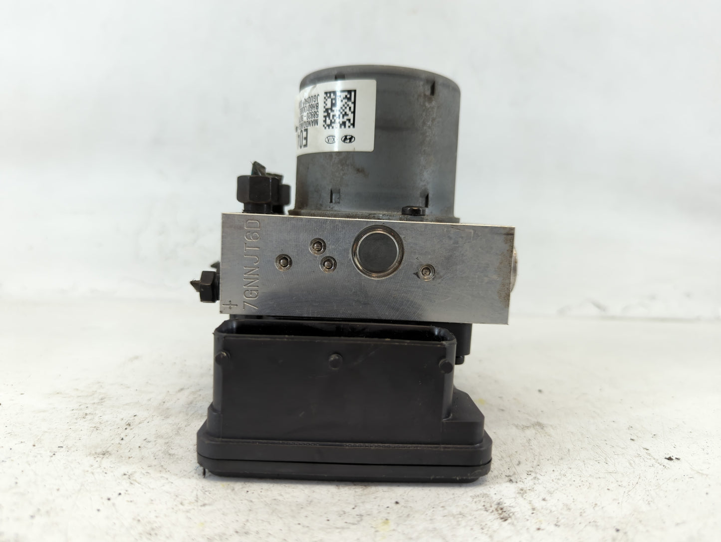 2013-2016 Hyundai Santa Fe ABS Pump Control Module Replacement P/N:58920-B8700 Fits Fits 2013 2014 2015 2016 OEM Used Auto Parts - Oemusedautoparts1.com