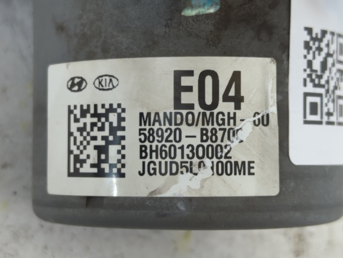 2013-2016 Hyundai Santa Fe ABS Pump Control Module Replacement P/N:58920-B8700 Fits Fits 2013 2014 2015 2016 OEM Used Auto Parts - Oemusedautoparts1.com