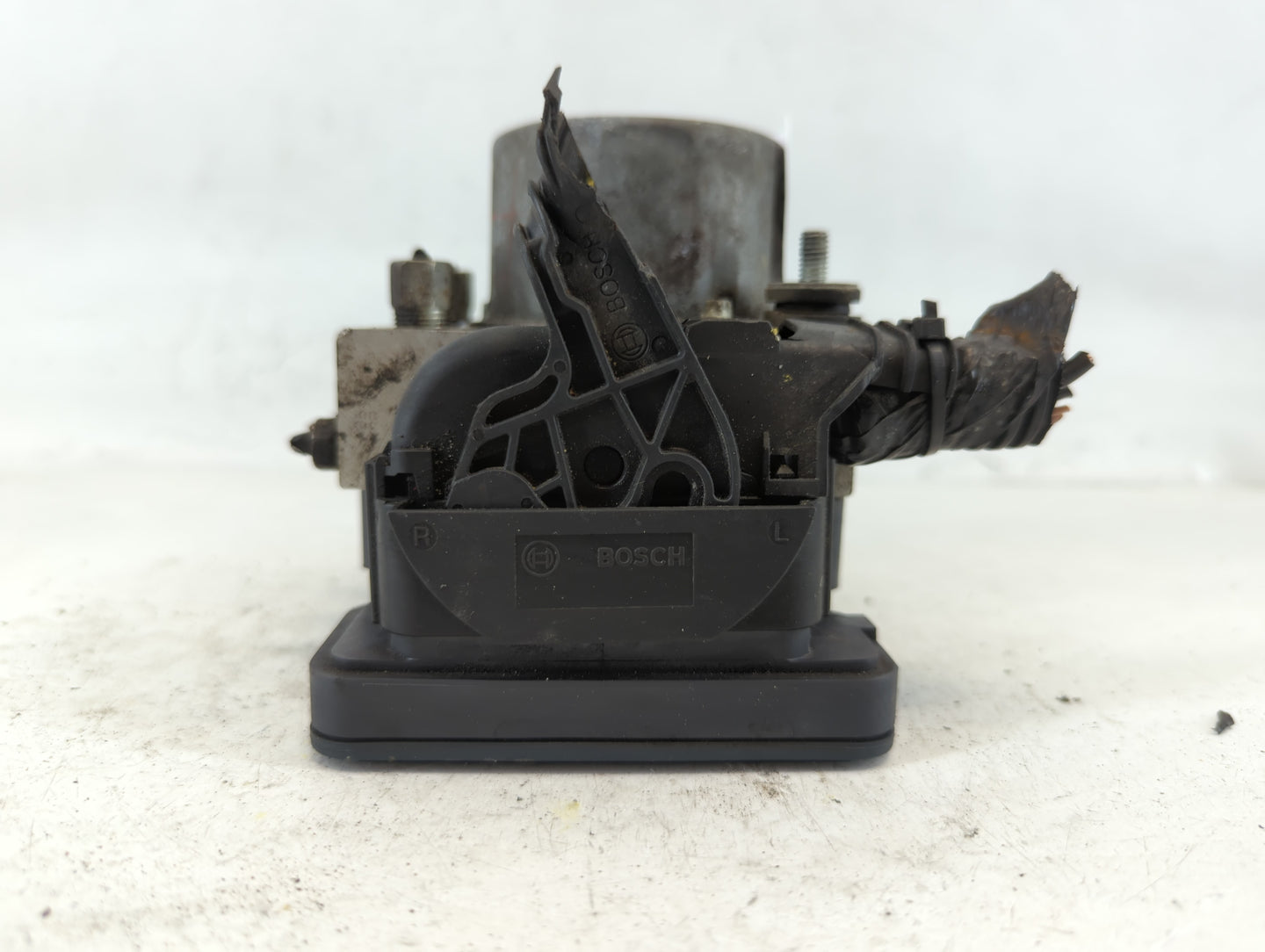 2018 Nissan Rogue ABS Pump Control Module Replacement P/N:47660 7FW2A Fits OEM Used Auto Parts - Oemusedautoparts1.com
