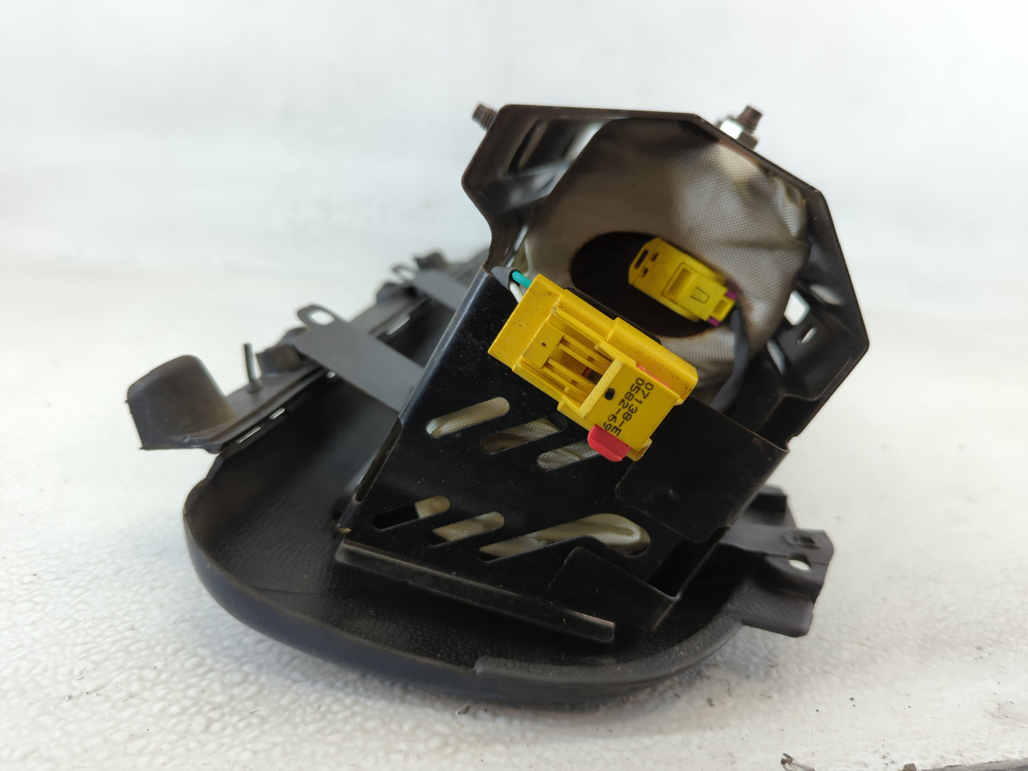 2003-2005 Chrysler Pt Cruiser Air Bag Passenger Right Dashboard OEM P/N:P04664252AF Fits Fits 2003 2004 2005 OEM Used Auto Parts - Oemusedautoparts1.com