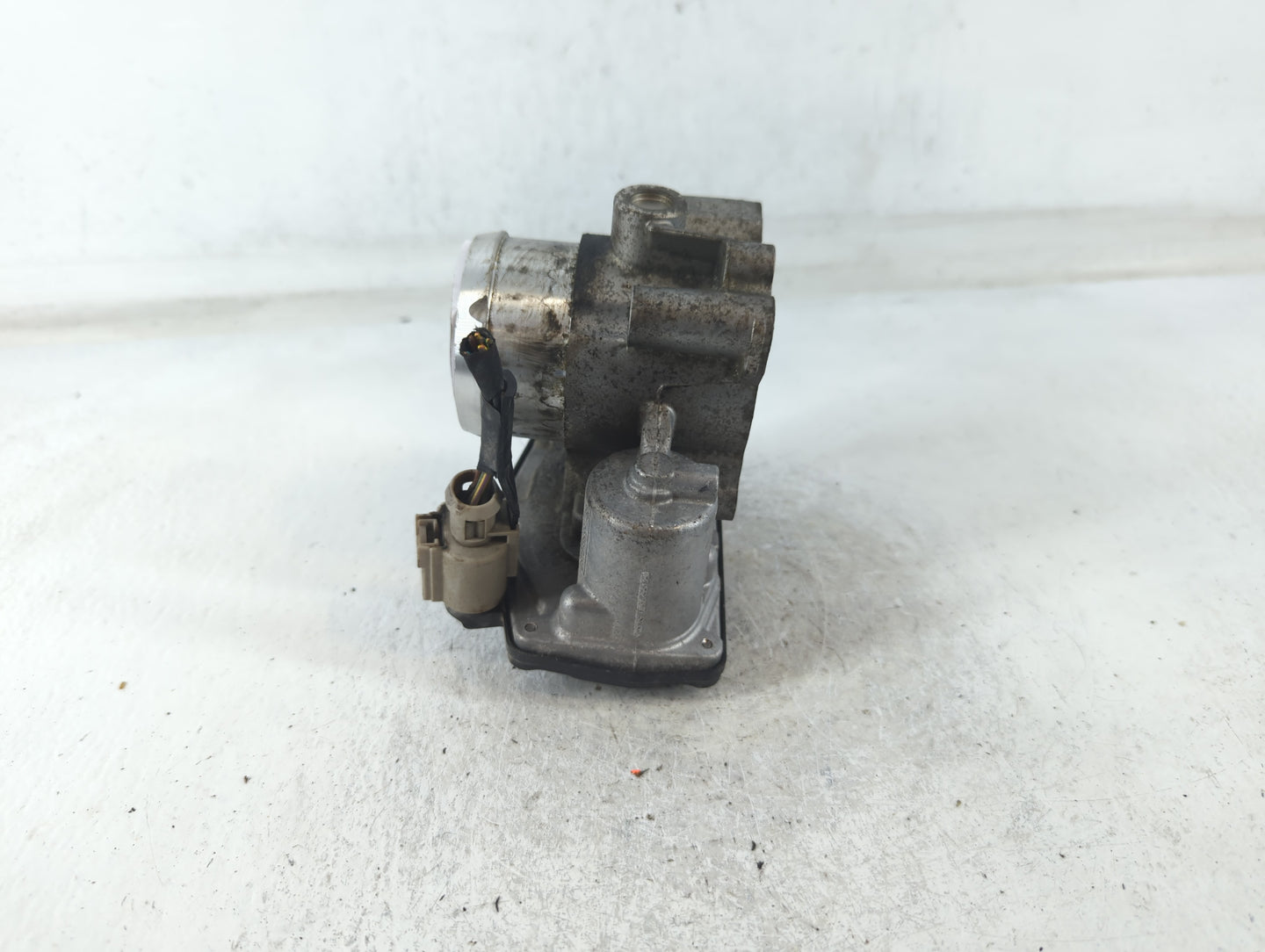 2014-2020 Ford Fusion Throttle Body P/N:B16 321 6710 DS7G-9F991-BB Fits Fits 2014 2015 2016 2017 2018 2019 2020 OEM Used Auto Parts - Oemusedautoparts1.com