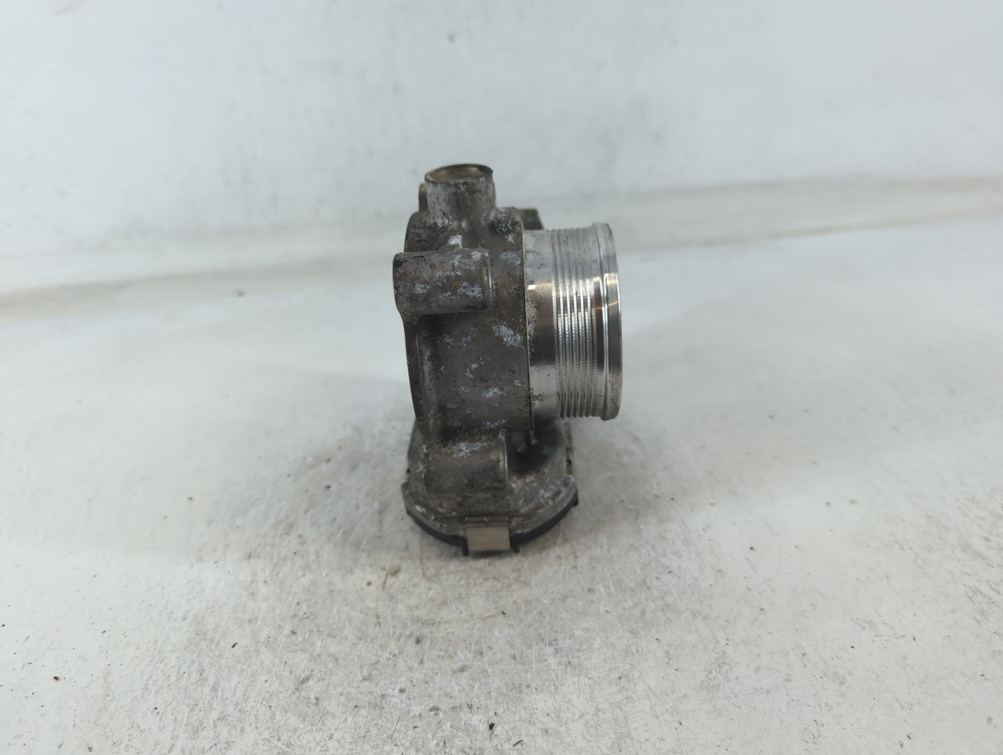2013-2016 Ford Escape Throttle Body P/N:DS7E-9F991-BB Fits Fits 2012 2013 2014 2015 2016 2017 OEM Used Auto Parts - Oemusedautoparts1.com