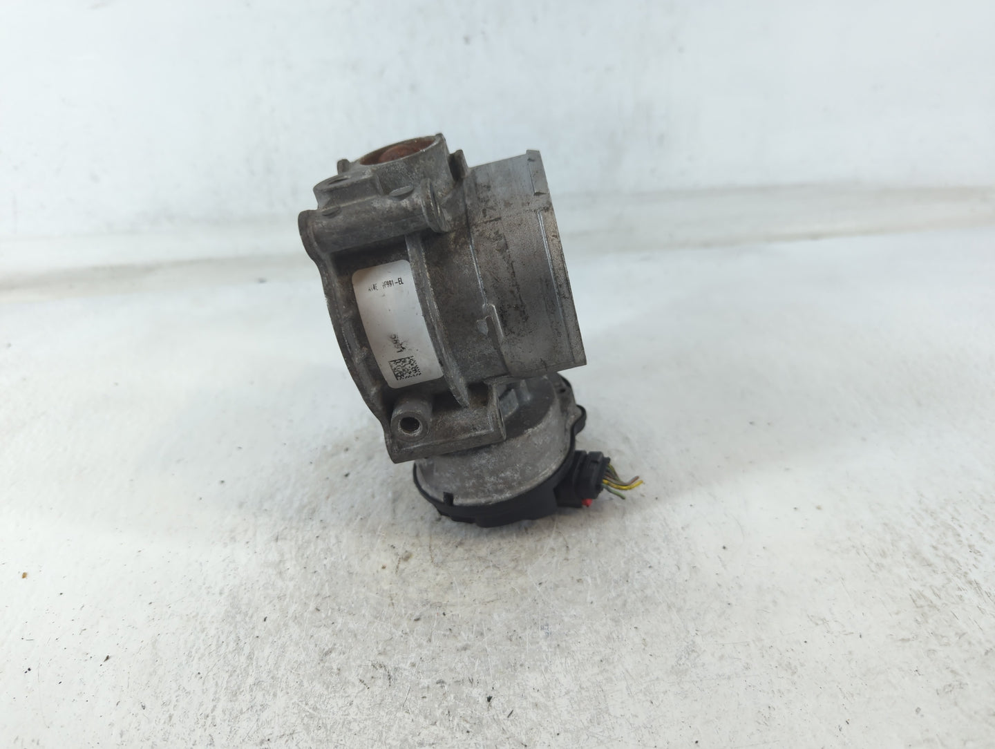 2011-2019 Ford Explorer Throttle Body P/N:3K1612B-0423 Fits Fits 2011 2012 2013 2014 2015 2016 2017 2018 2019 OEM Used Auto Parts - Oemusedautoparts1.com