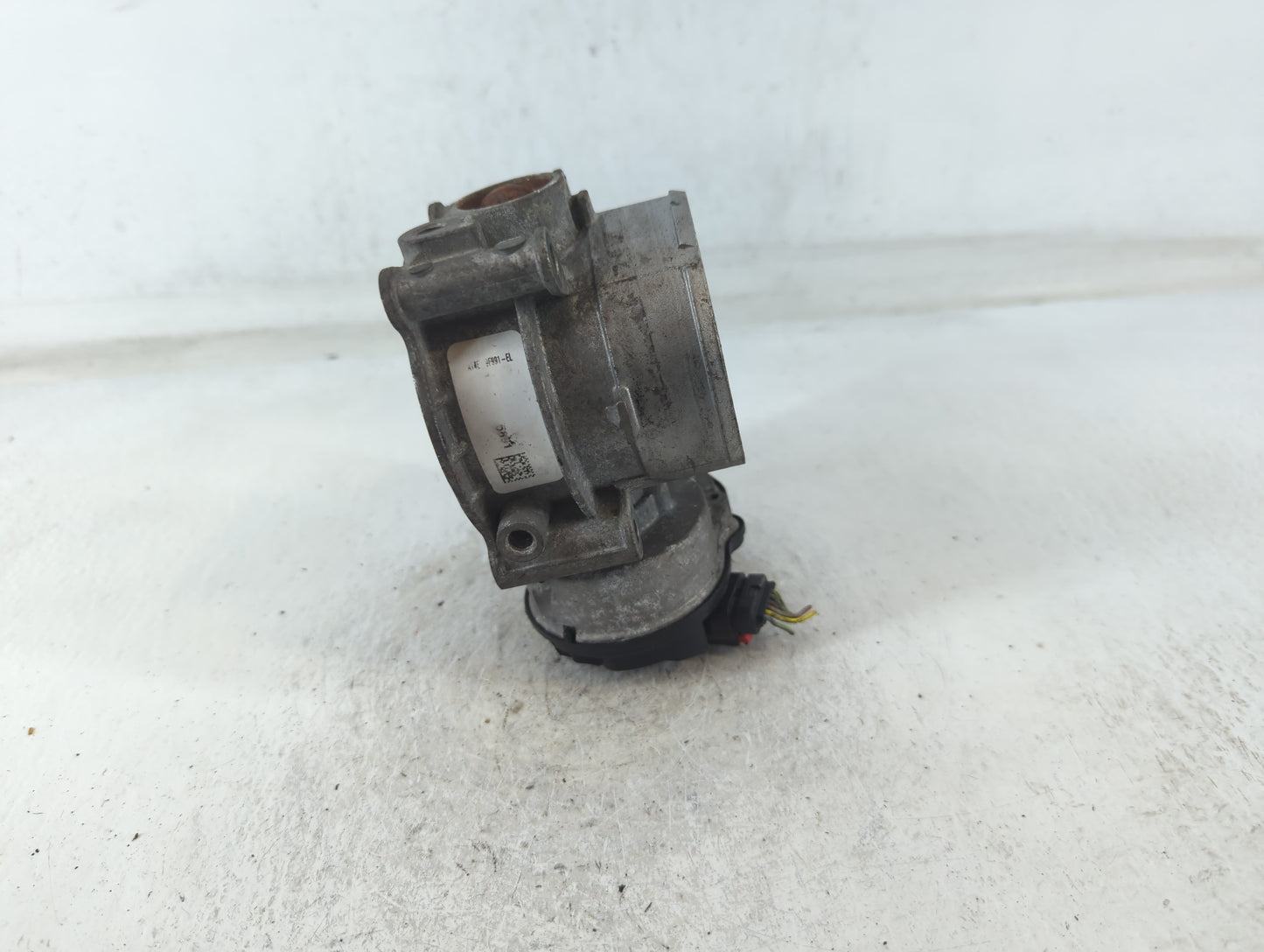 2011-2019 Ford Explorer Throttle Body P/N:3K1612B-0423 Fits Fits 2011 2012 2013 2014 2015 2016 2017 2018 2019 OEM Used Auto Parts - Oemusedautoparts1.com