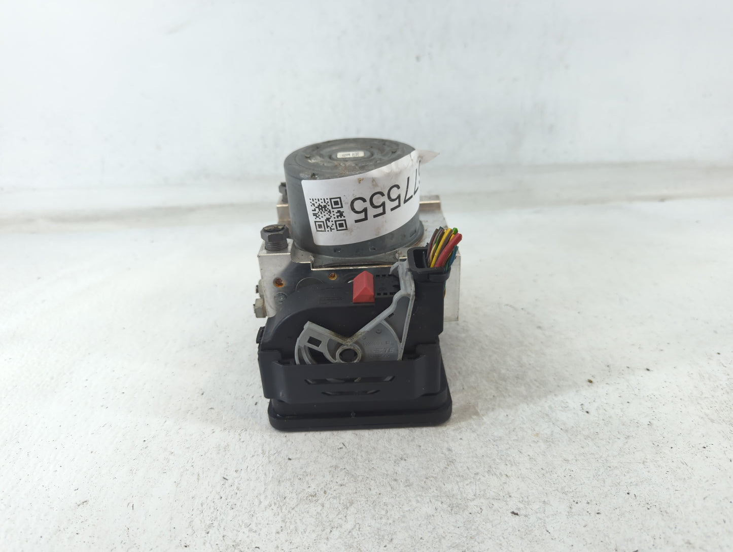 2016 Land Rover Discovery Sport ABS Pump Control Module Replacement P/N:GL32-2C405-AF Fits OEM Used Auto Parts - Oemusedautoparts1.com
