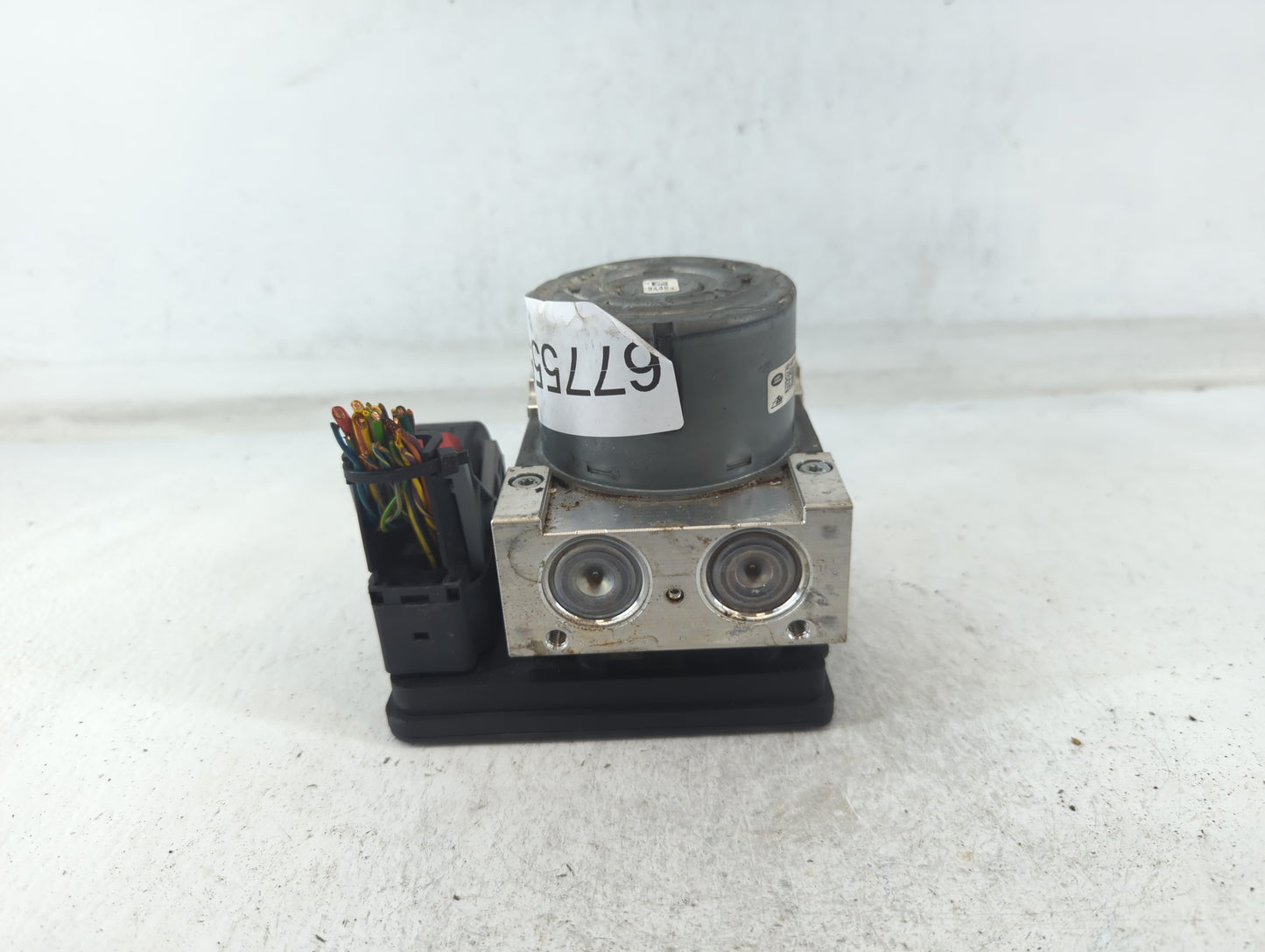 2016 Land Rover Discovery Sport ABS Pump Control Module Replacement P/N:GL32-2C405-AF Fits OEM Used Auto Parts - Oemusedautoparts1.com
