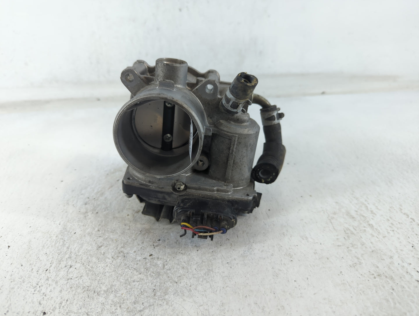 2013-2017 Mitsubishi Outlander Throttle Body P/N:57021 Fits Fits 2013 2014 2015 2016 2017 OEM Used Auto Parts - Oemusedautoparts1.com
