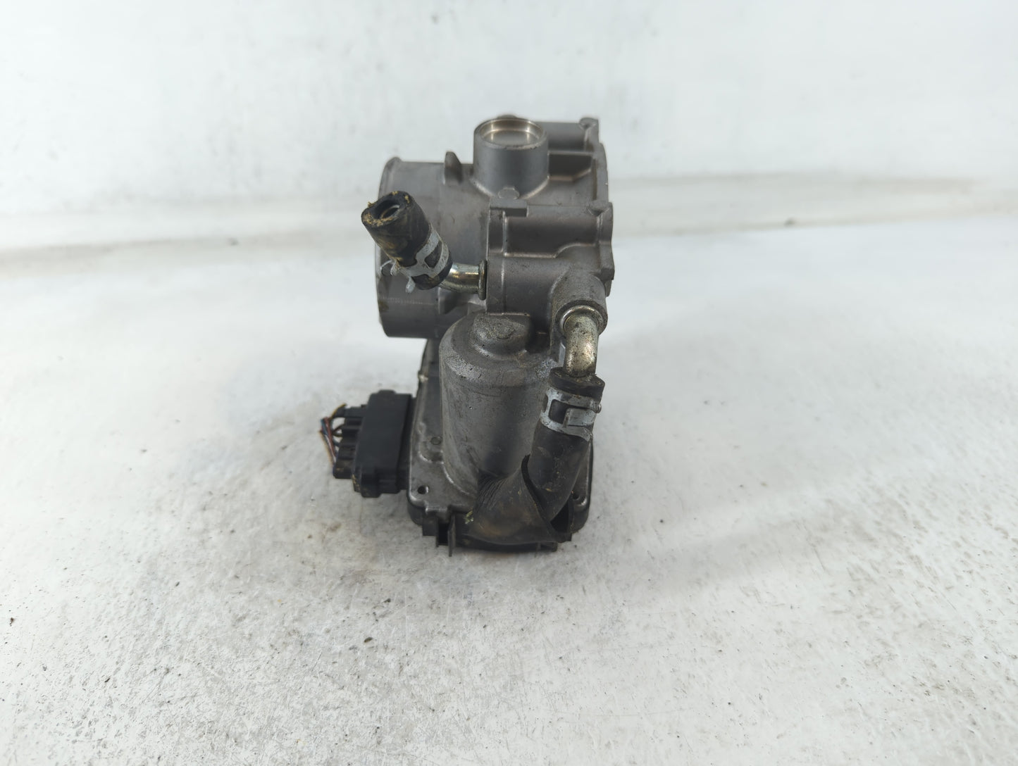 2013-2017 Mitsubishi Outlander Throttle Body P/N:57021 Fits Fits 2013 2014 2015 2016 2017 OEM Used Auto Parts - Oemusedautoparts1.com