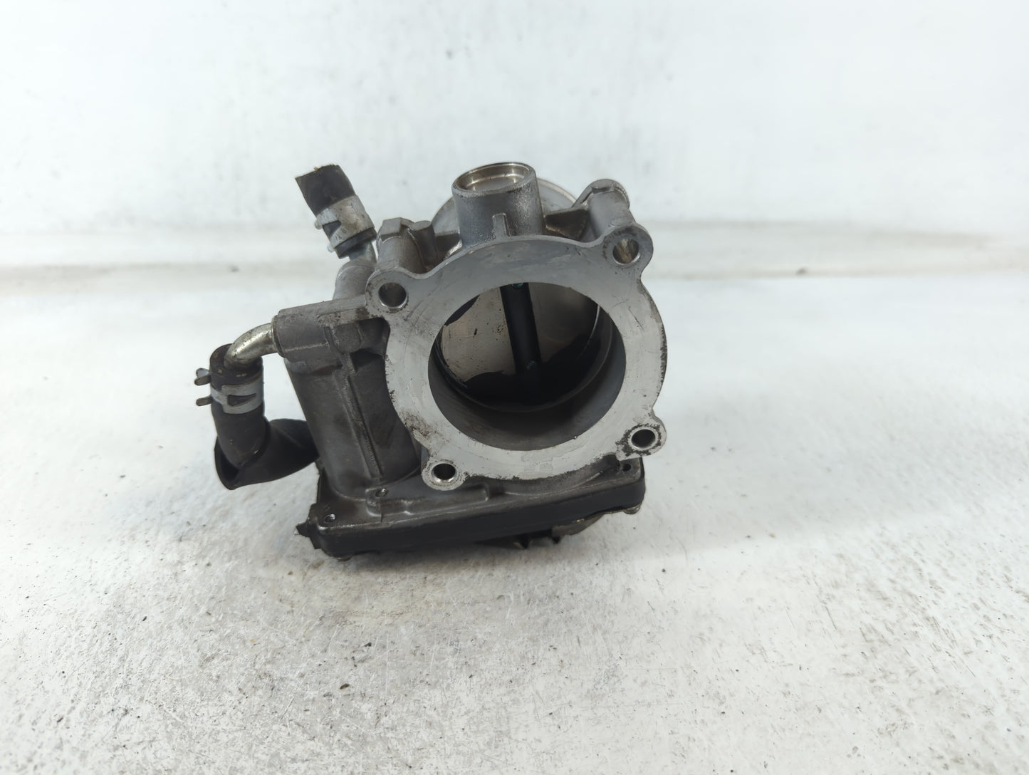 2013-2017 Mitsubishi Outlander Throttle Body P/N:57021 Fits Fits 2013 2014 2015 2016 2017 OEM Used Auto Parts - Oemusedautoparts1.com