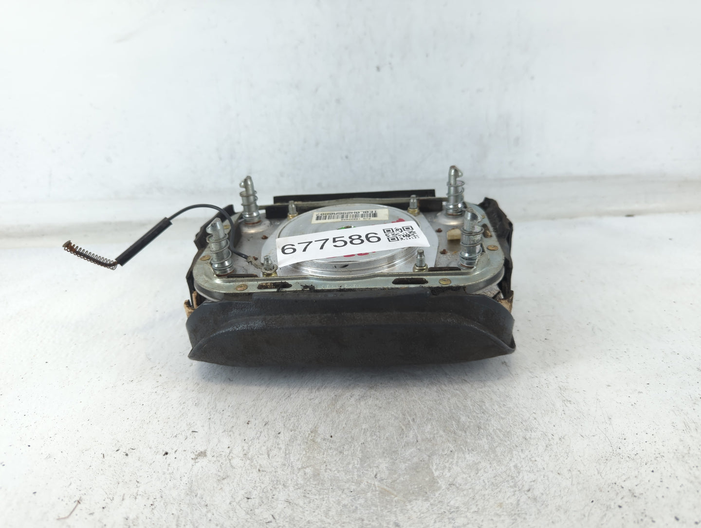 2006 Pontiac Firebird Air Bag Driver Left Steering Wheel Mounted P/N:16822658 Fits OEM Used Auto Parts - Oemusedautoparts1.com