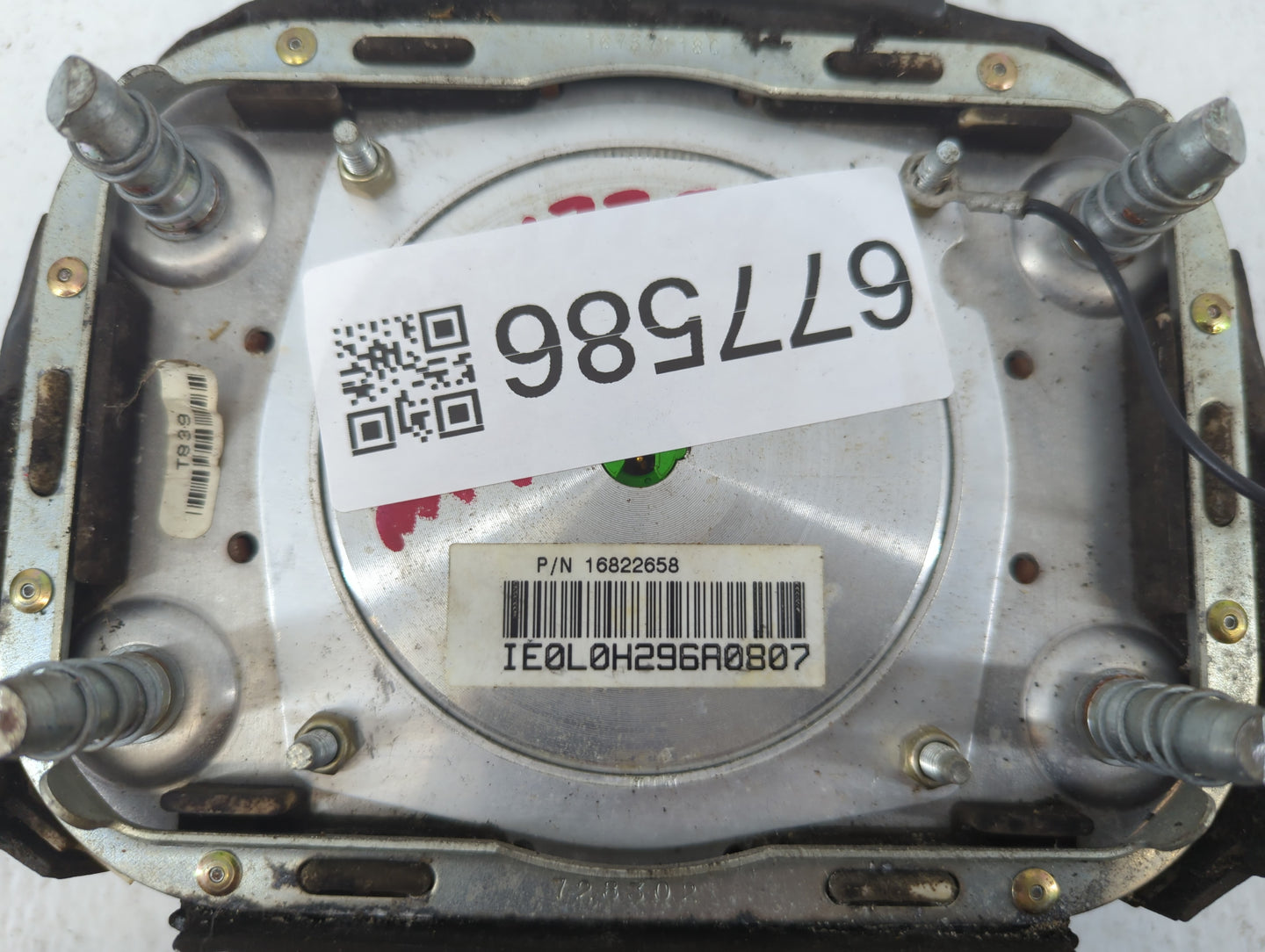 2006 Pontiac Firebird Air Bag Driver Left Steering Wheel Mounted P/N:16822658 Fits OEM Used Auto Parts - Oemusedautoparts1.com