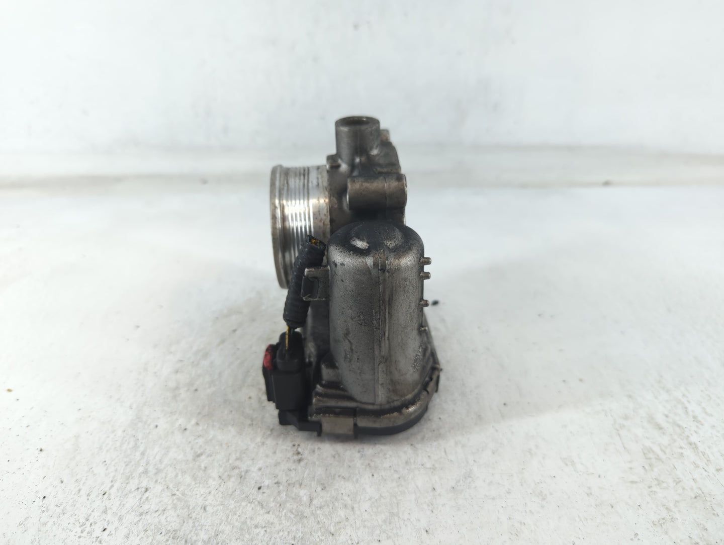 2012-2015 Ford Explorer Throttle Body P/N:CM5E 9F991 AD Fits Fits 2012 2013 2014 2015 2016 2017 OEM Used Auto Parts - Oemusedautoparts1.com