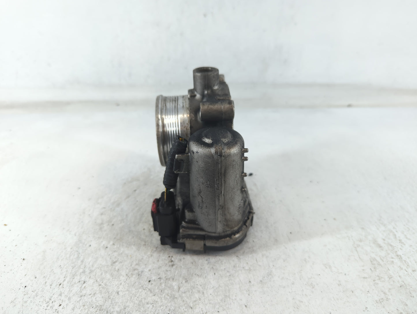 2012-2015 Ford Explorer Throttle Body P/N:CM5E 9F991 AD Fits Fits 2012 2013 2014 2015 2016 2017 OEM Used Auto Parts - Oemusedautoparts1.com