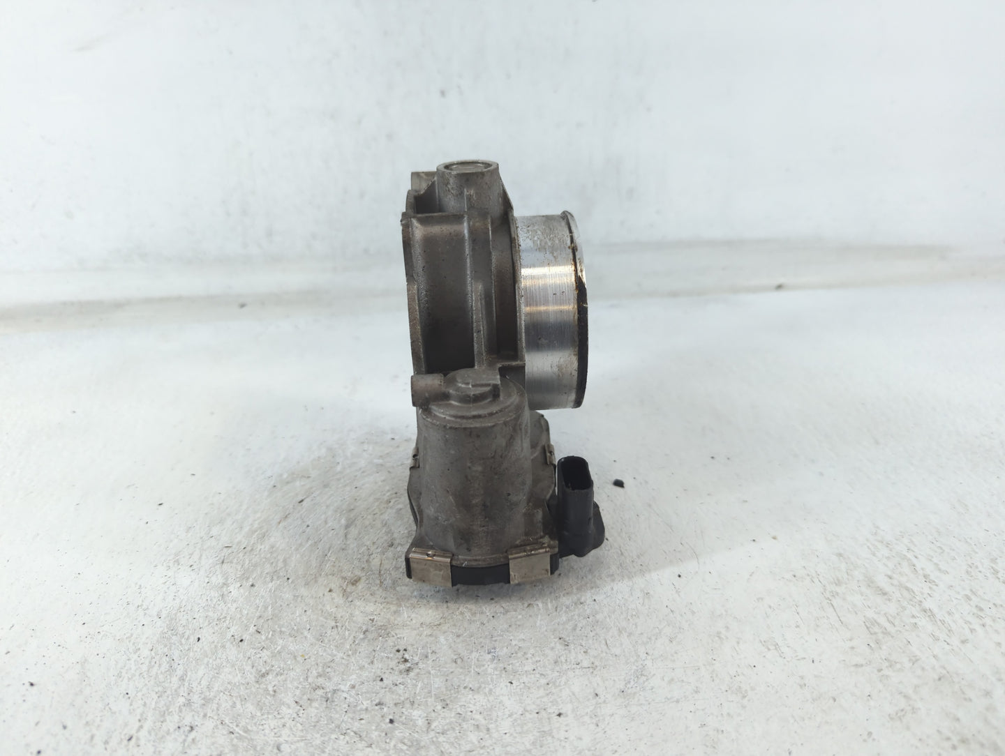 2012-2015 Chevrolet Camaro Throttle Body P/N:12632172BA Fits Fits 2012 2013 2014 2015 2016 2017 2018 2019 2020 2021 2022 OEM Used Auto Parts - Oemusedautoparts1.com