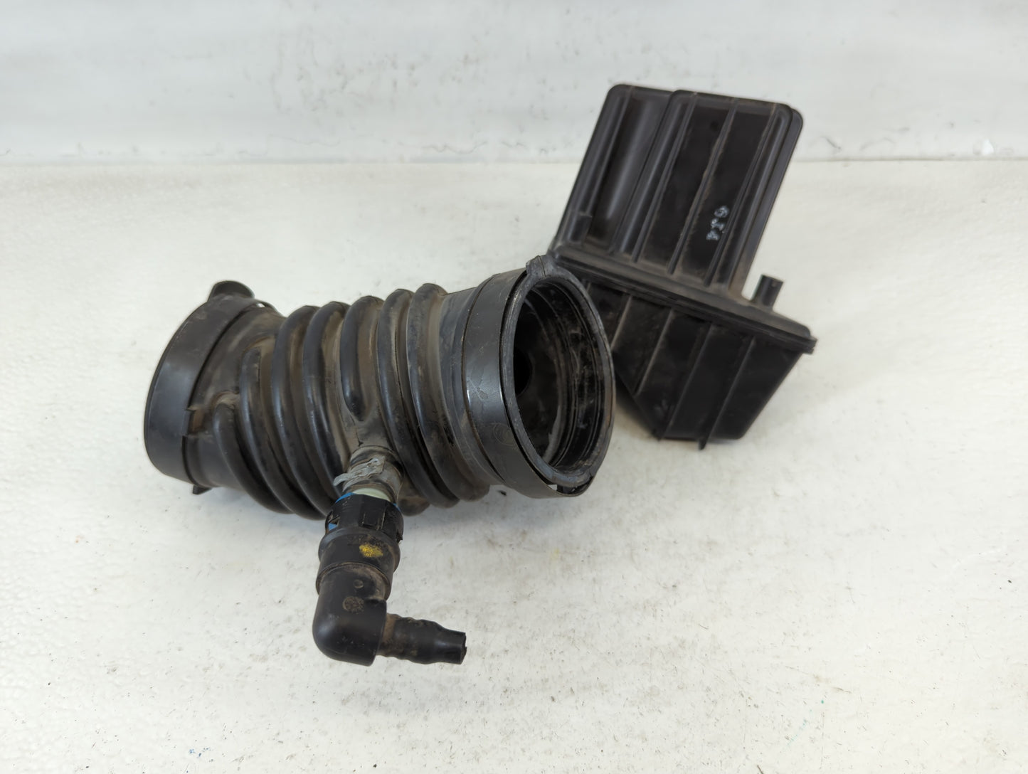 2004-2009 Mazda 3 Air Cleaner Intake-duct Hose Tube - Oemusedautoparts1.com