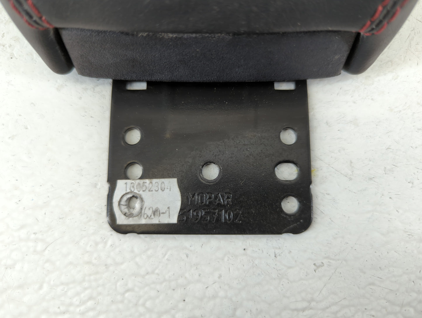 2020 Jeep Renegade Center Console Armrest Cover Lid P/N:51957102 1305230 Fits OEM Used Auto Parts - Oemusedautoparts1.com
