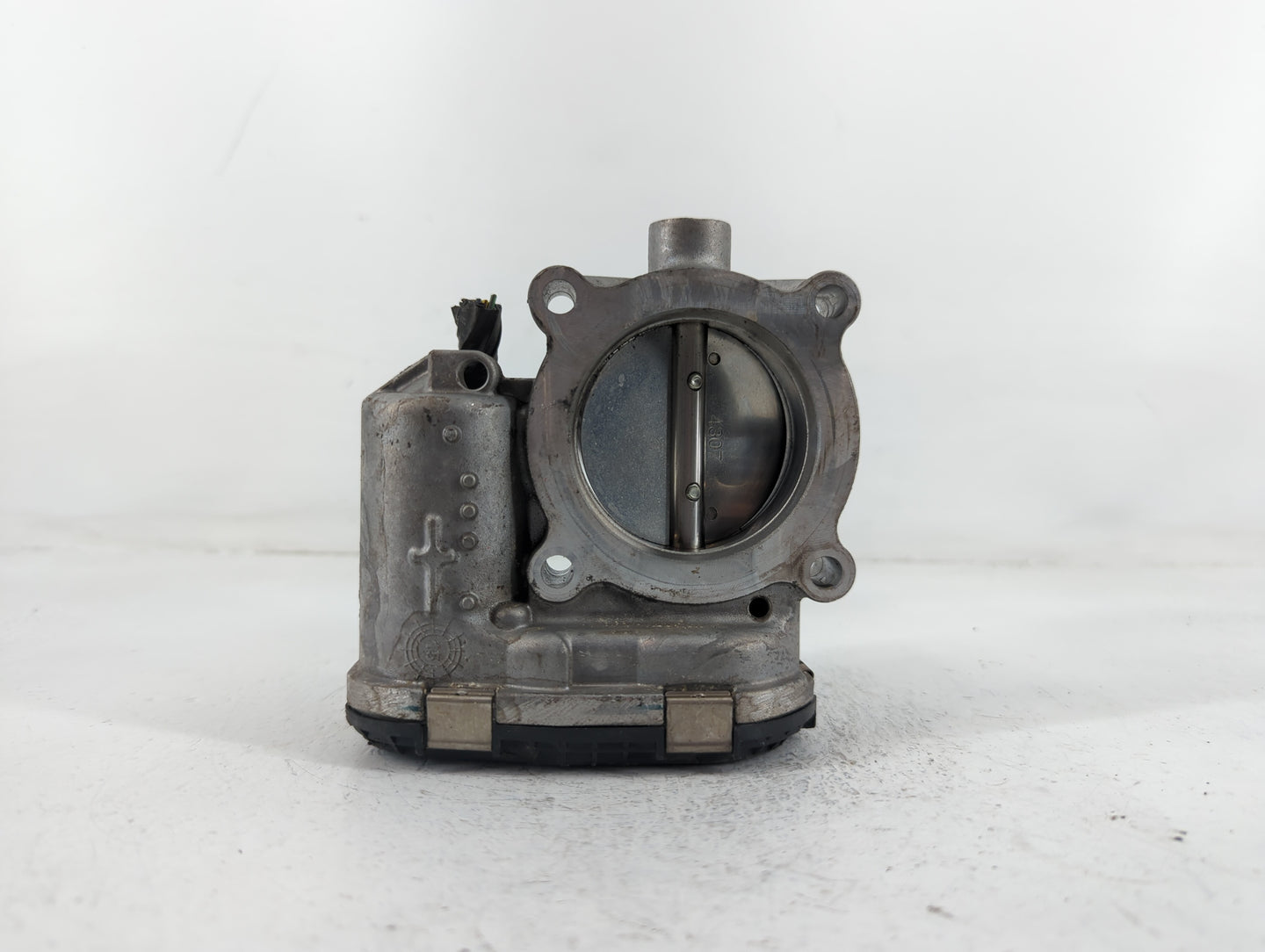 2014-2018 Ford Focus Throttle Body P/N:DS7E-9F991-BB Fits Fits 2014 2015 2016 2017 2018 2019 2020 2021 2022 OEM Used Auto Parts - Oemusedautoparts1.com