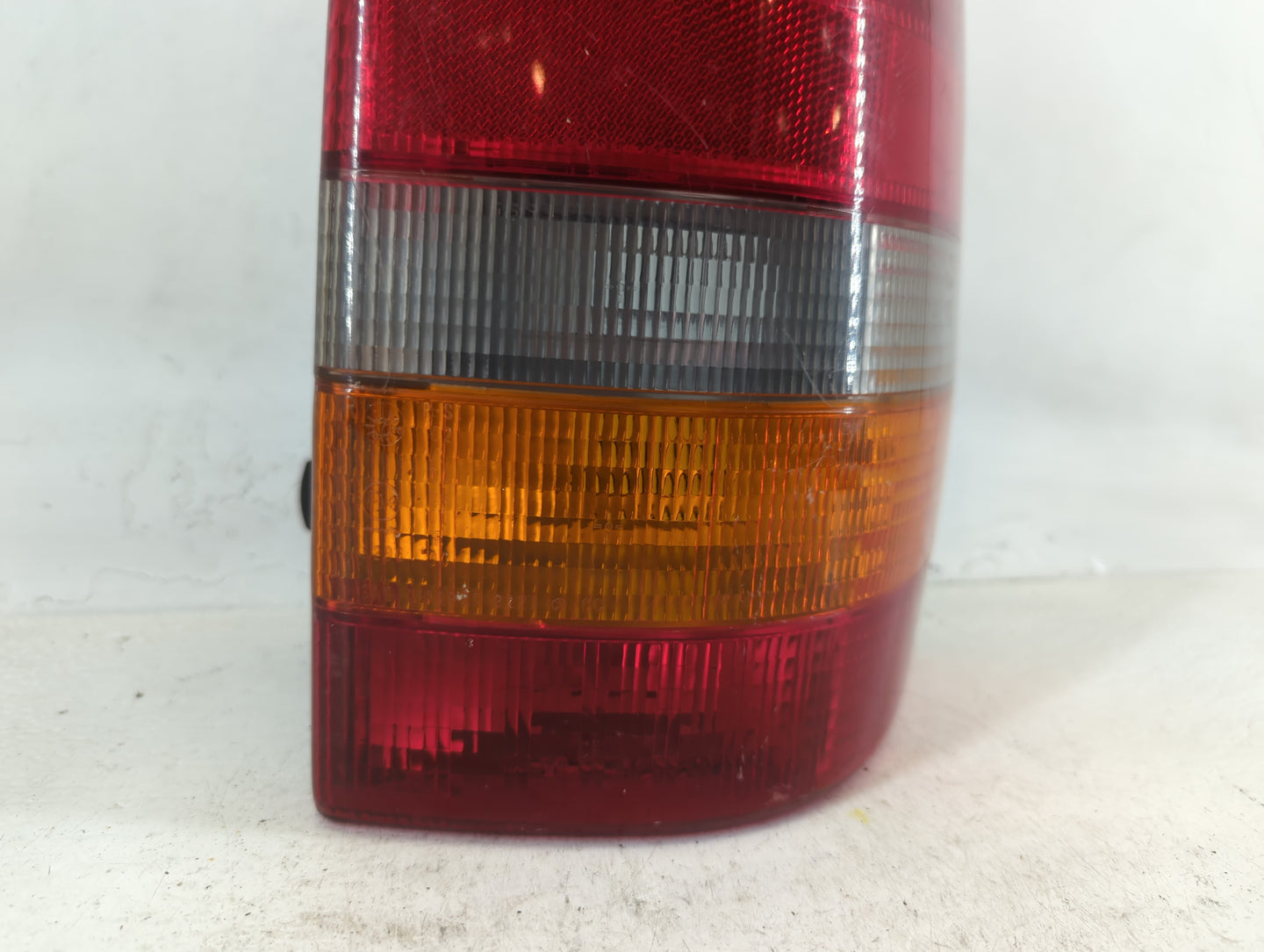 1993-1998 Jeep Grand Cherokee Tail Light Assembly Passenger Right OEM P/N:55155736AB 55155734AA Fits OEM Used Auto Parts - Oemusedautoparts1.com