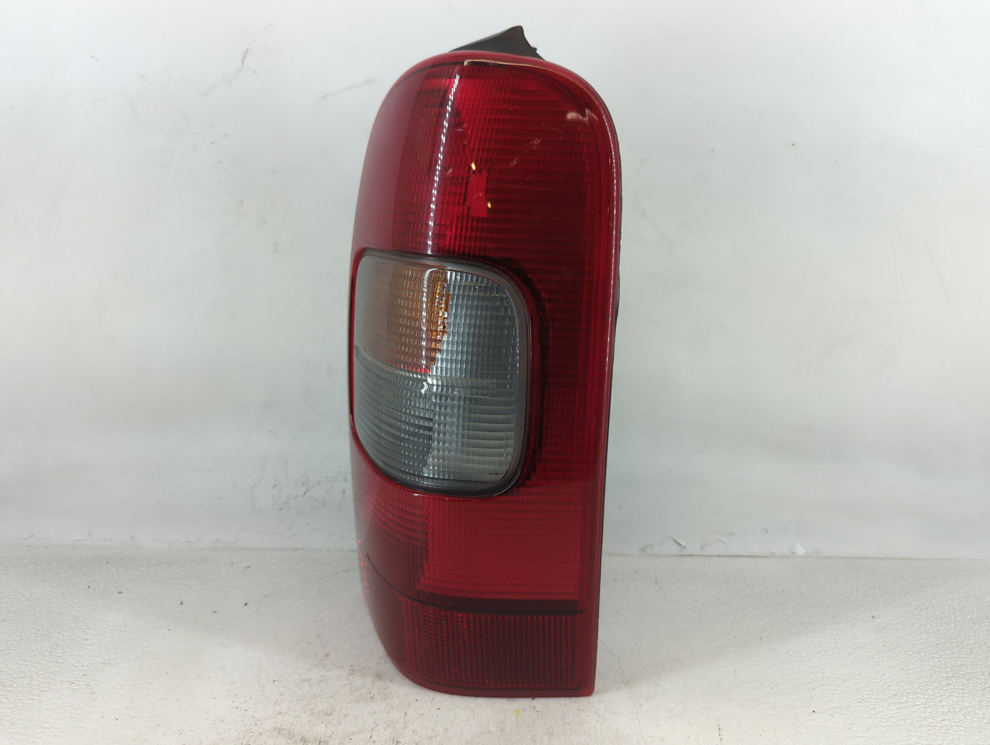 1997-2005 Chevrolet Venture Tail Light Assembly Passenger Right OEM P/N:10353280 Fits OEM Used Auto Parts - Oemusedautoparts1.com