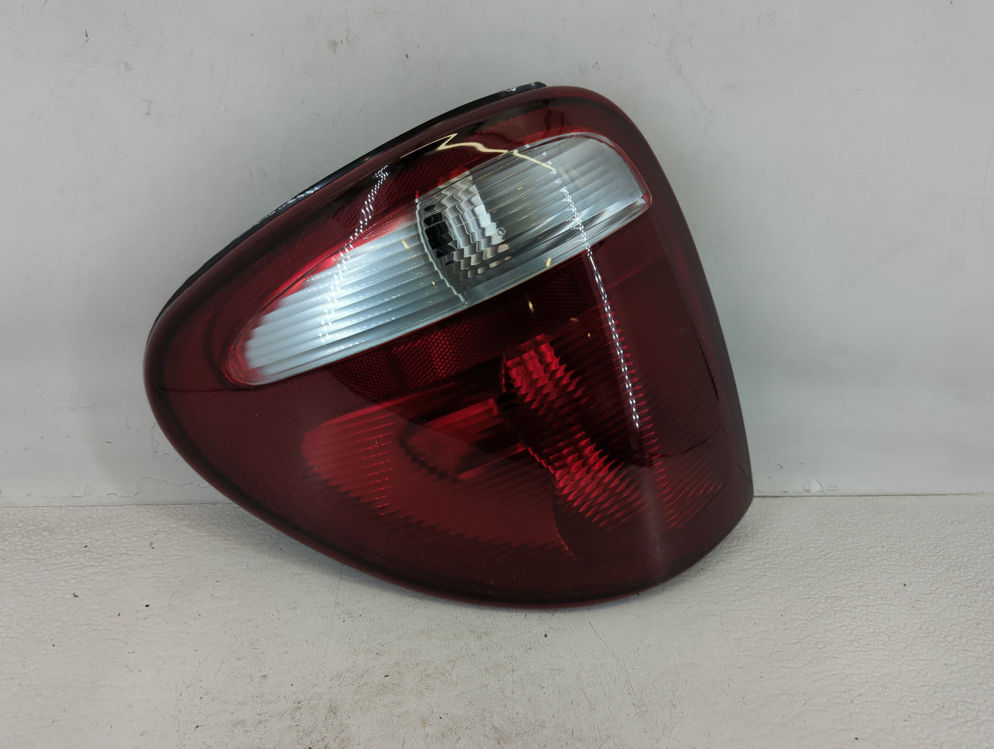 2001-2003 Chrysler Town & Country Tail Light Assembly Driver Left OEM P/N:4600255985 CS087-U000L Fits Fits 2001 2002 2003 OEM Used Auto Parts - Oemusedautoparts1.com