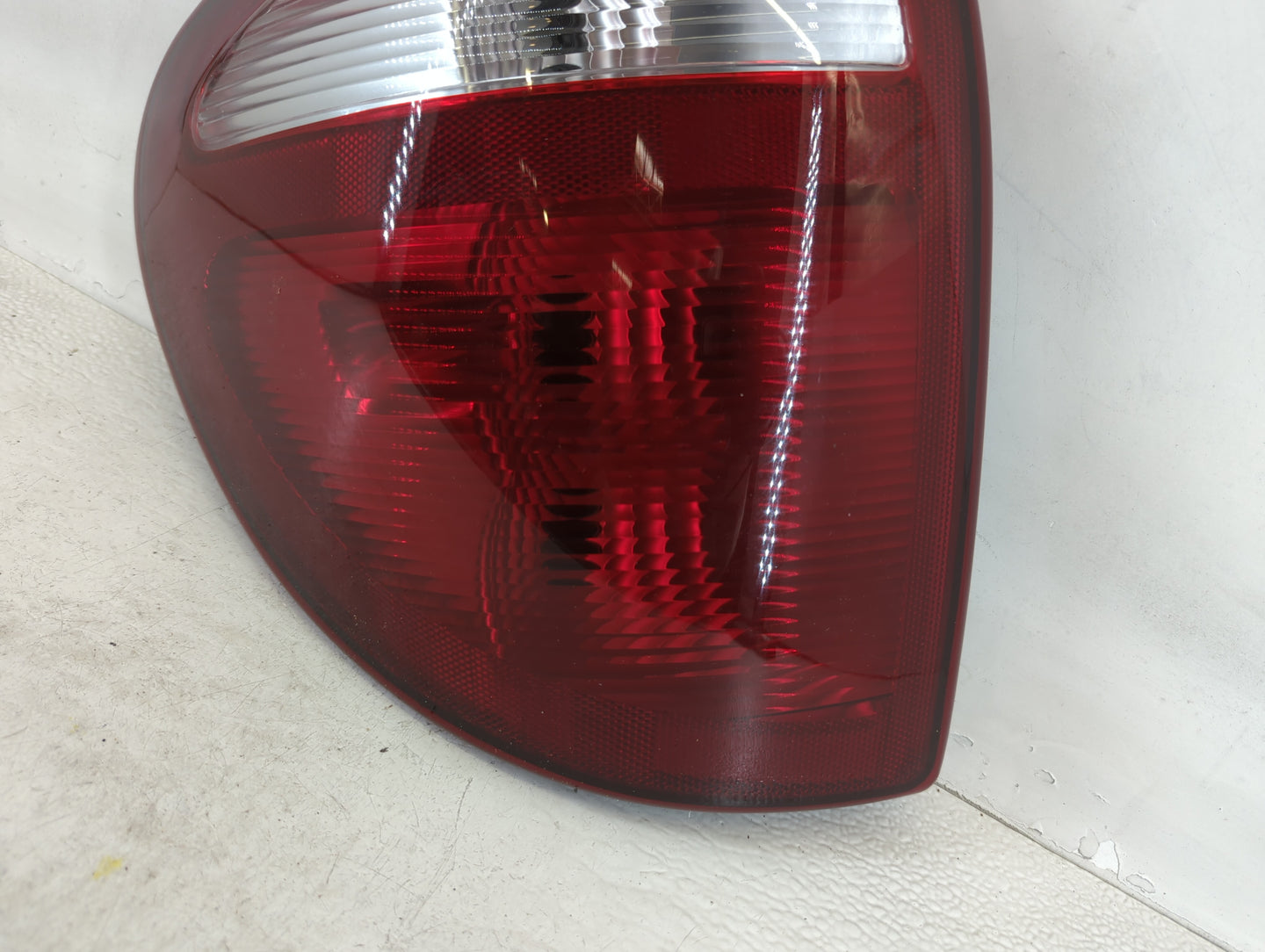 2001-2003 Chrysler Town & Country Tail Light Assembly Driver Left OEM P/N:4600255985 CS087-U000L Fits Fits 2001 2002 2003 OEM Used Auto Parts - Oemusedautoparts1.com