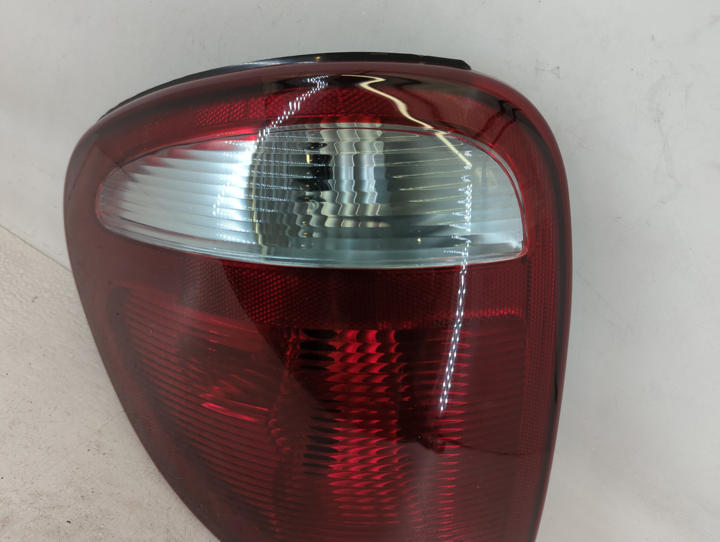 2001-2003 Chrysler Town & Country Tail Light Assembly Driver Left OEM P/N:4600255985 CS087-U000L Fits Fits 2001 2002 2003 OEM Used Auto Parts - Oemusedautoparts1.com