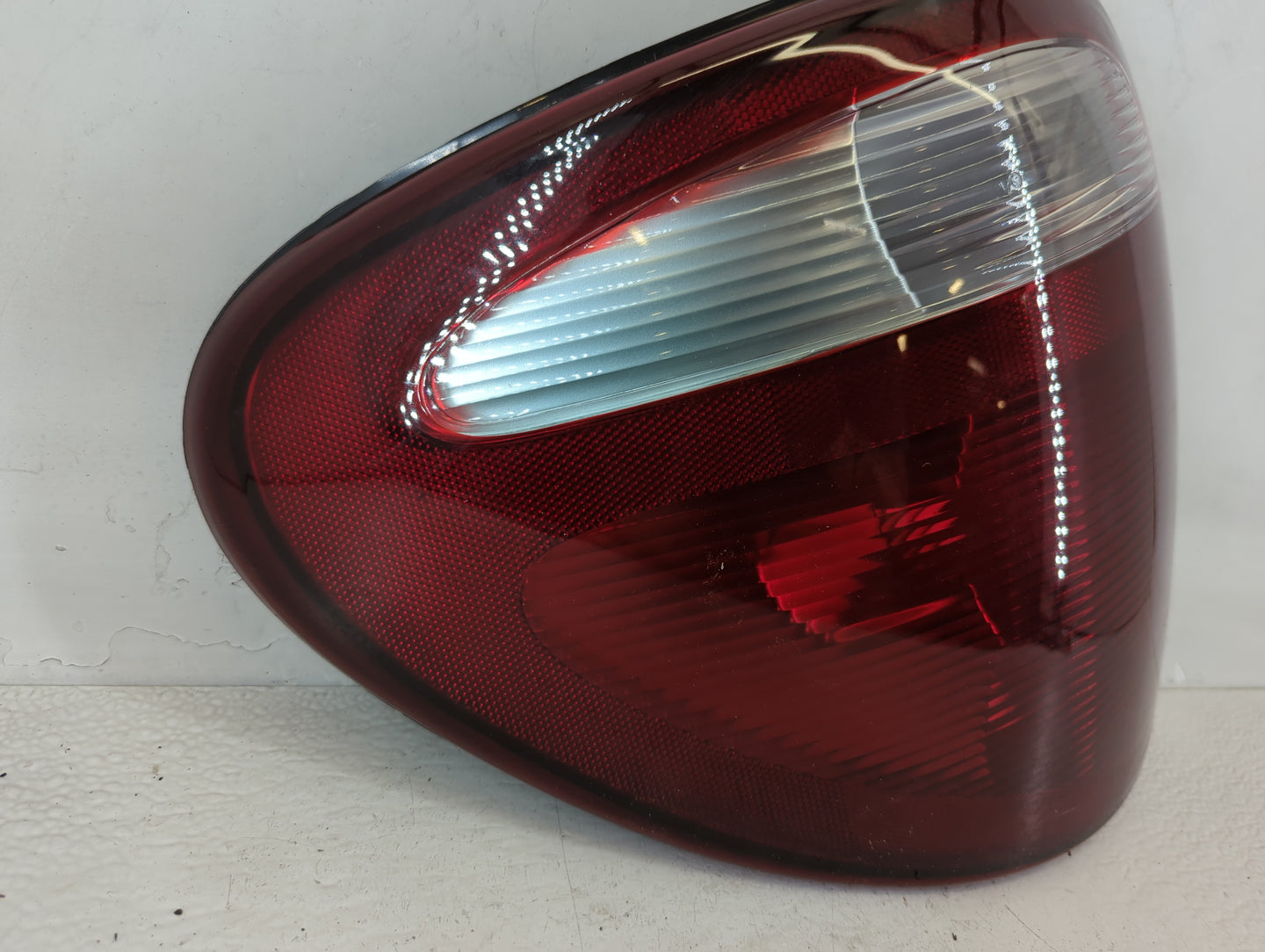2001-2003 Chrysler Town & Country Tail Light Assembly Driver Left OEM P/N:4600255985 CS087-U000L Fits Fits 2001 2002 2003 OEM Used Auto Parts - Oemusedautoparts1.com