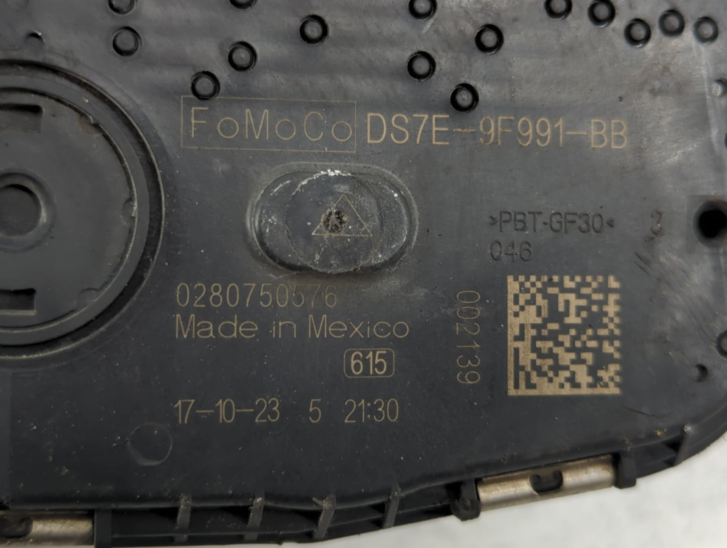 2014-2018 Ford Focus Throttle Body P/N:DS7E-9F991-BB Fits Fits 2014 2015 2016 2017 2018 2019 2020 2021 2022 OEM Used Auto Parts - Oemusedautoparts1.com