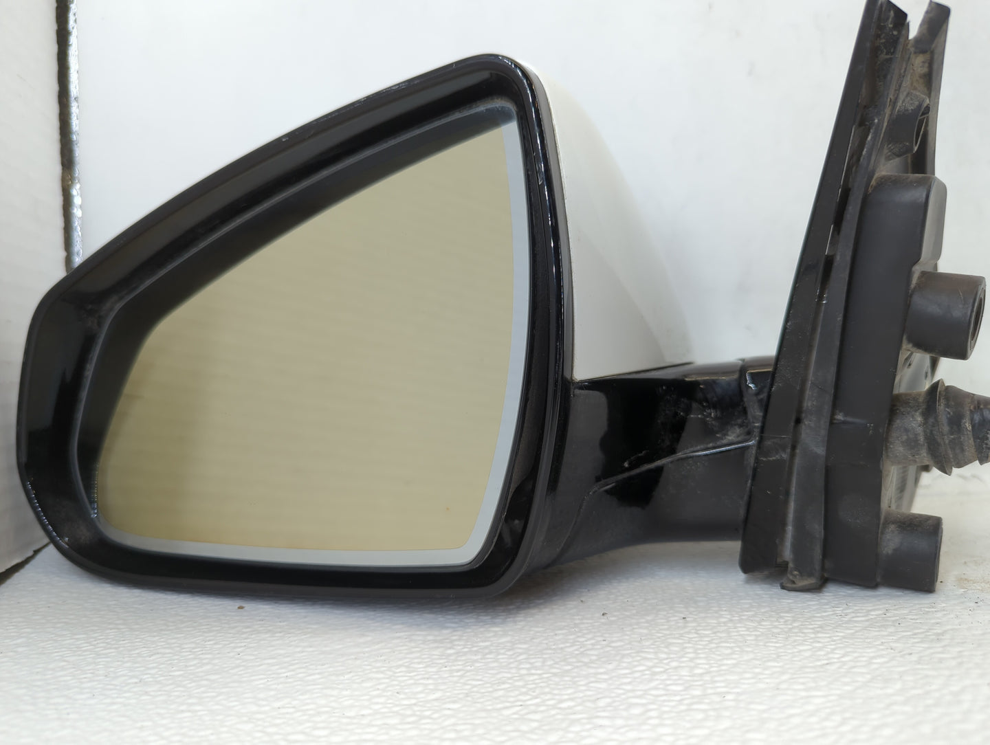 2010 Cadillac Srx Side Mirror Replacement Driver Left View Door Mirror P/N:20862679 E9024503 Fits OEM Used Auto Parts - Oemusedautoparts1.com
