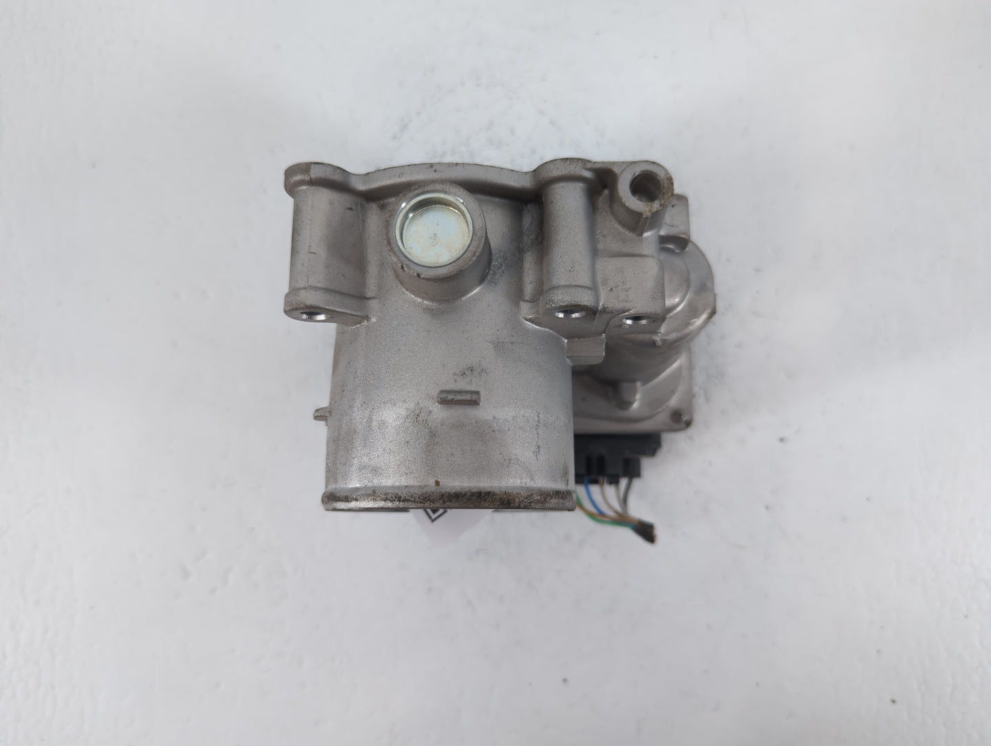 2020-2021 Kia Soul Throttle Body P/N:35100-2E410 Fits Fits 2020 2021 2022 OEM Used Auto Parts - Oemusedautoparts1.com