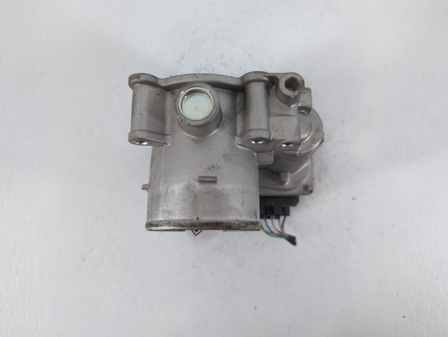 2020-2021 Kia Soul Throttle Body P/N:35100-2E410 Fits Fits 2020 2021 2022 OEM Used Auto Parts - Oemusedautoparts1.com