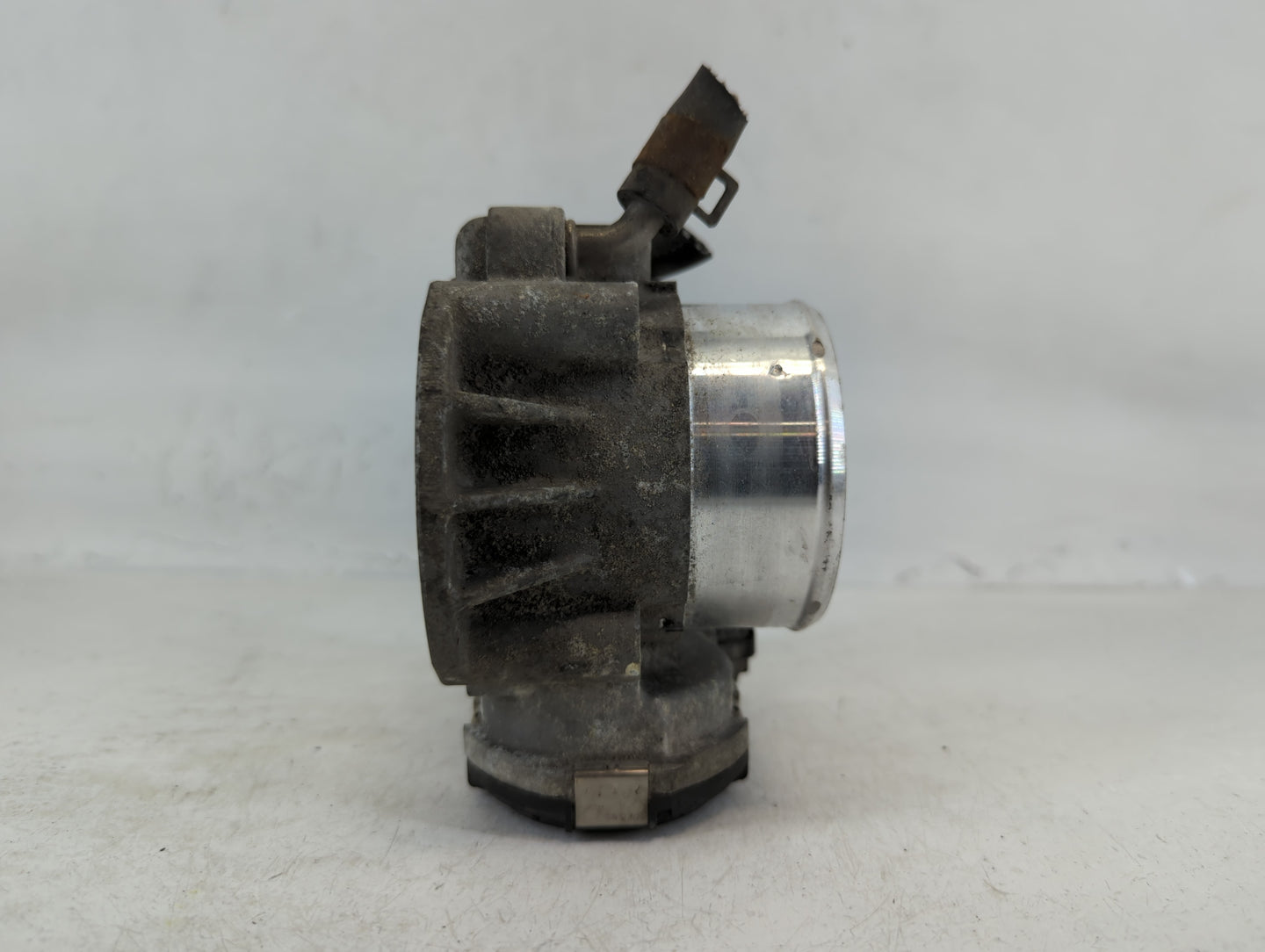 2012-2015 Kia Sorento Throttle Body P/N:35100-2G700 Fits Fits 2011 2012 2013 2014 2015 2016 OEM Used Auto Parts - Oemusedautoparts1.com