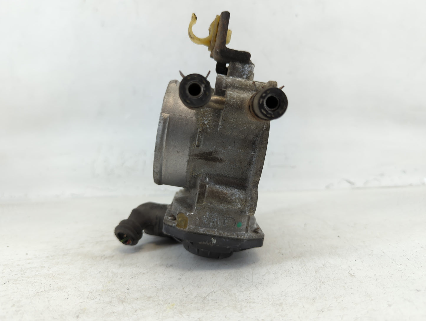 2010-2017 Toyota Camry Throttle Body P/N:22030-0V010 Fits Fits 2009 2010 2011 2012 2013 2014 2015 2016 2017 2018 2019 OEM Used Auto Parts - Oemusedautoparts1.com