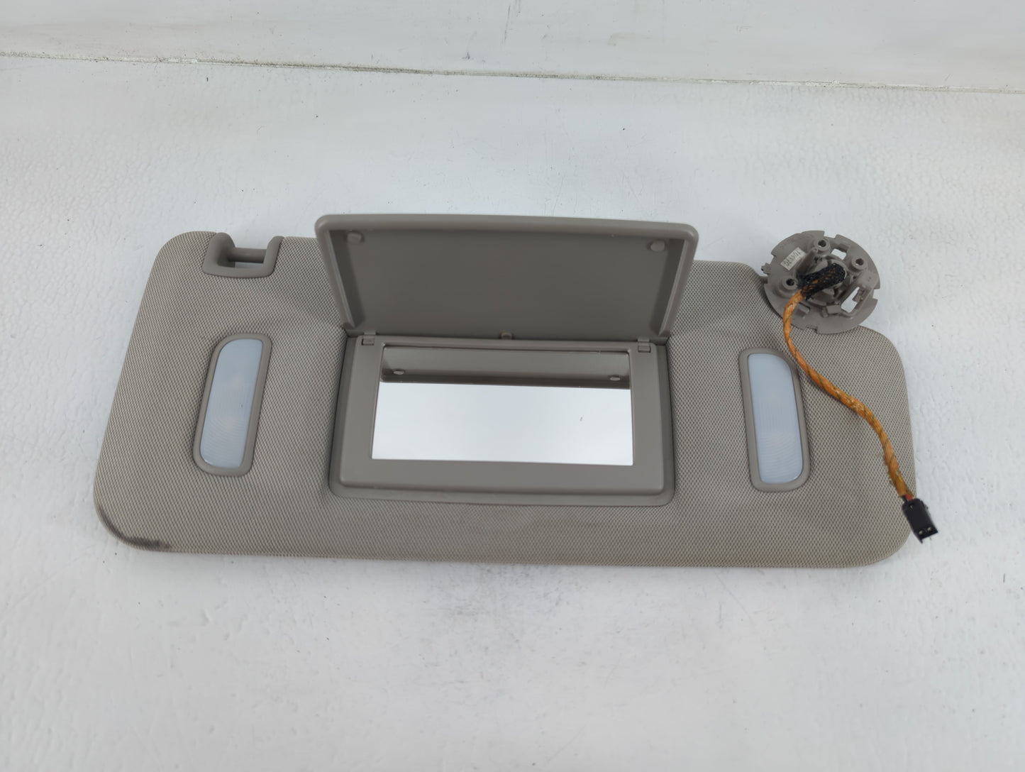 2010-2017 Chevrolet Equinox Sun Visor Shade Replacement Passenger Right Mirror Fits Fits 2010 2011 2012 2013 2014 2015 2016 2017 OEM Used Auto Parts - Oemusedautoparts1.com