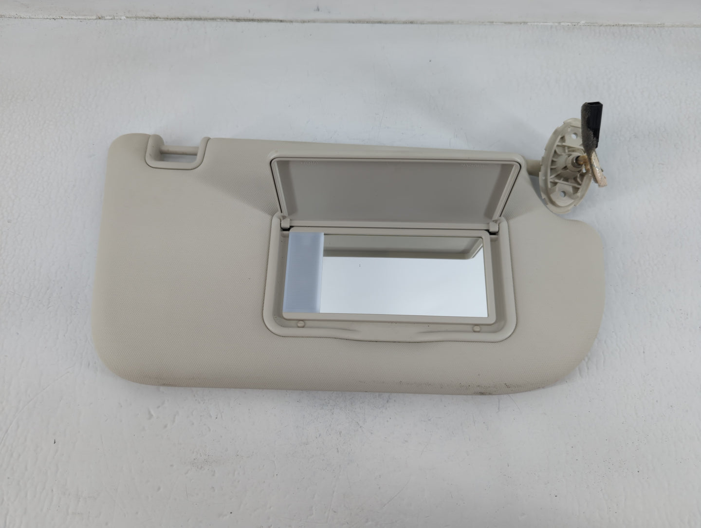 2013-2019 Ford Escape Sun Visor Shade Replacement Passenger Right Mirror Fits Fits 2013 2014 2015 2016 2017 2018 2019 OEM Used Auto Parts - Oemusedautoparts1.com