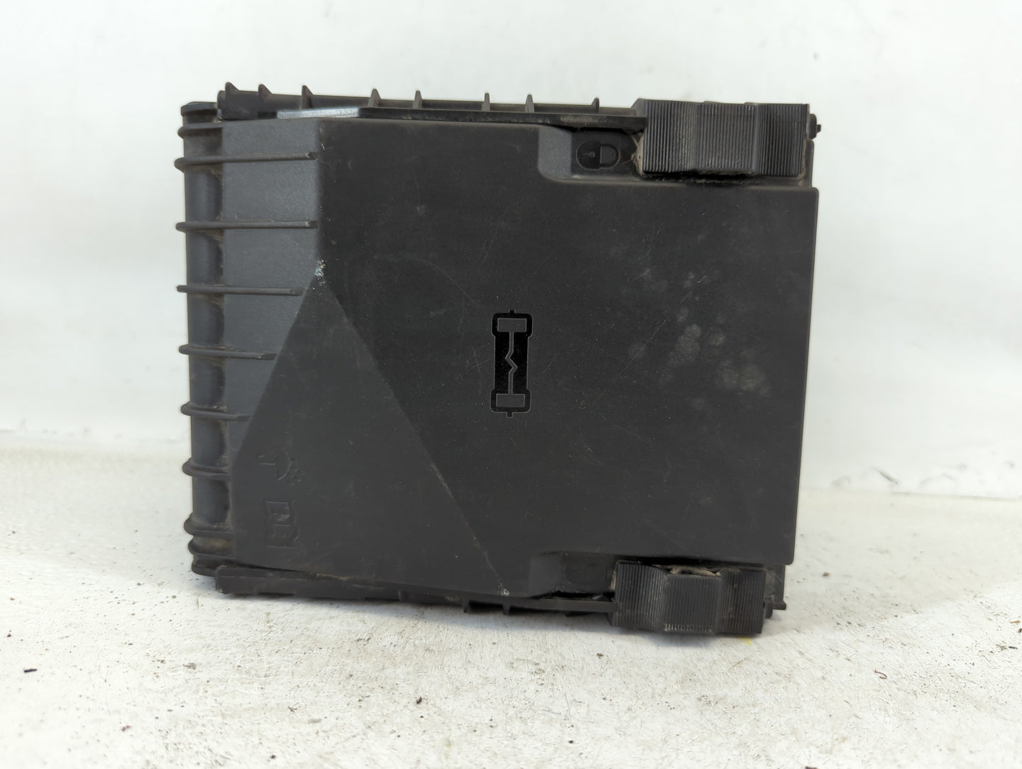 2012-2018 Volkswagen Tiguan Fusebox Fuse Box Panel Relay Module P/N:6359-5743 3C0 937 125 A Fits OEM Used Auto Parts - Oemusedautoparts1.com