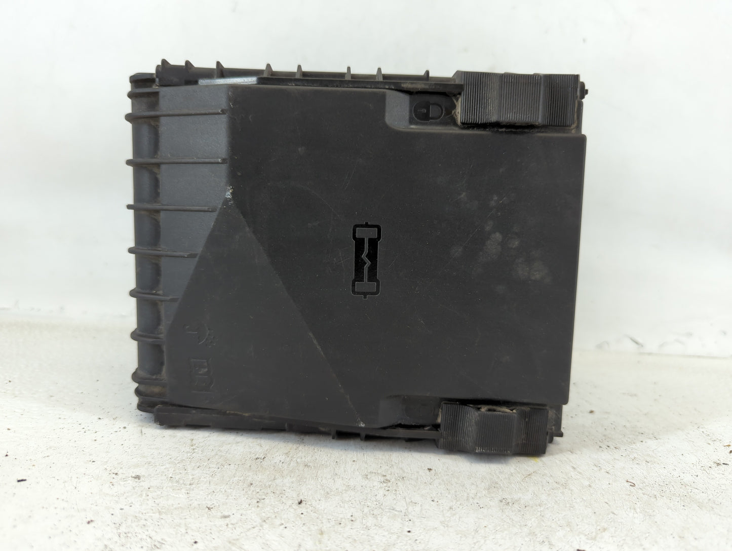 2012-2018 Volkswagen Tiguan Fusebox Fuse Box Panel Relay Module P/N:6359-5743 3C0 937 125 A Fits OEM Used Auto Parts - Oemusedautoparts1.com