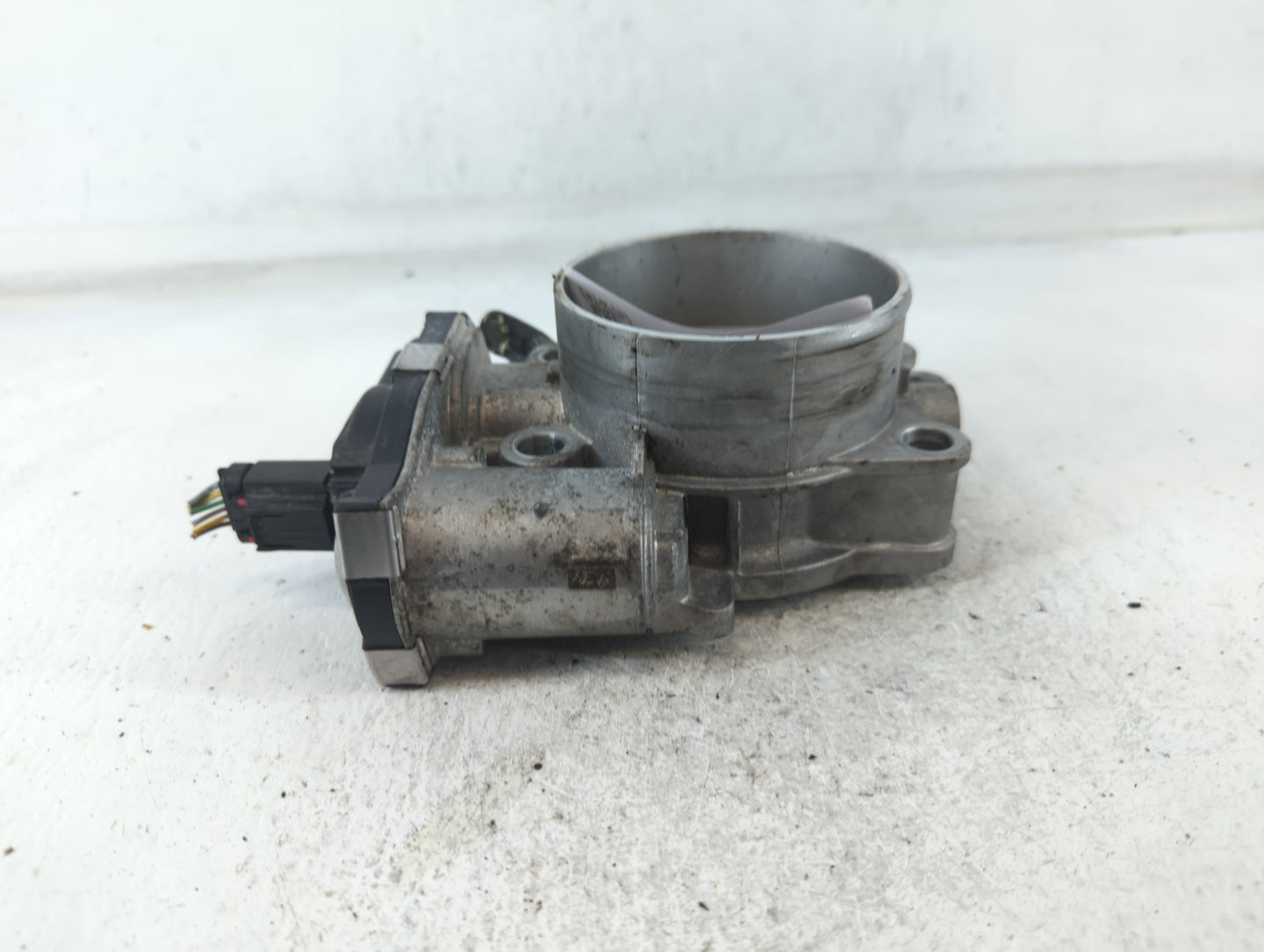 2017-2020 Jaguar F-Pace Throttle Body P/N:DX23-9F991-AB A2C90654700 Fits Fits 2013 2014 2015 2016 2017 2018 2019 2020 OEM Used Auto Parts - Oemusedautoparts1.com