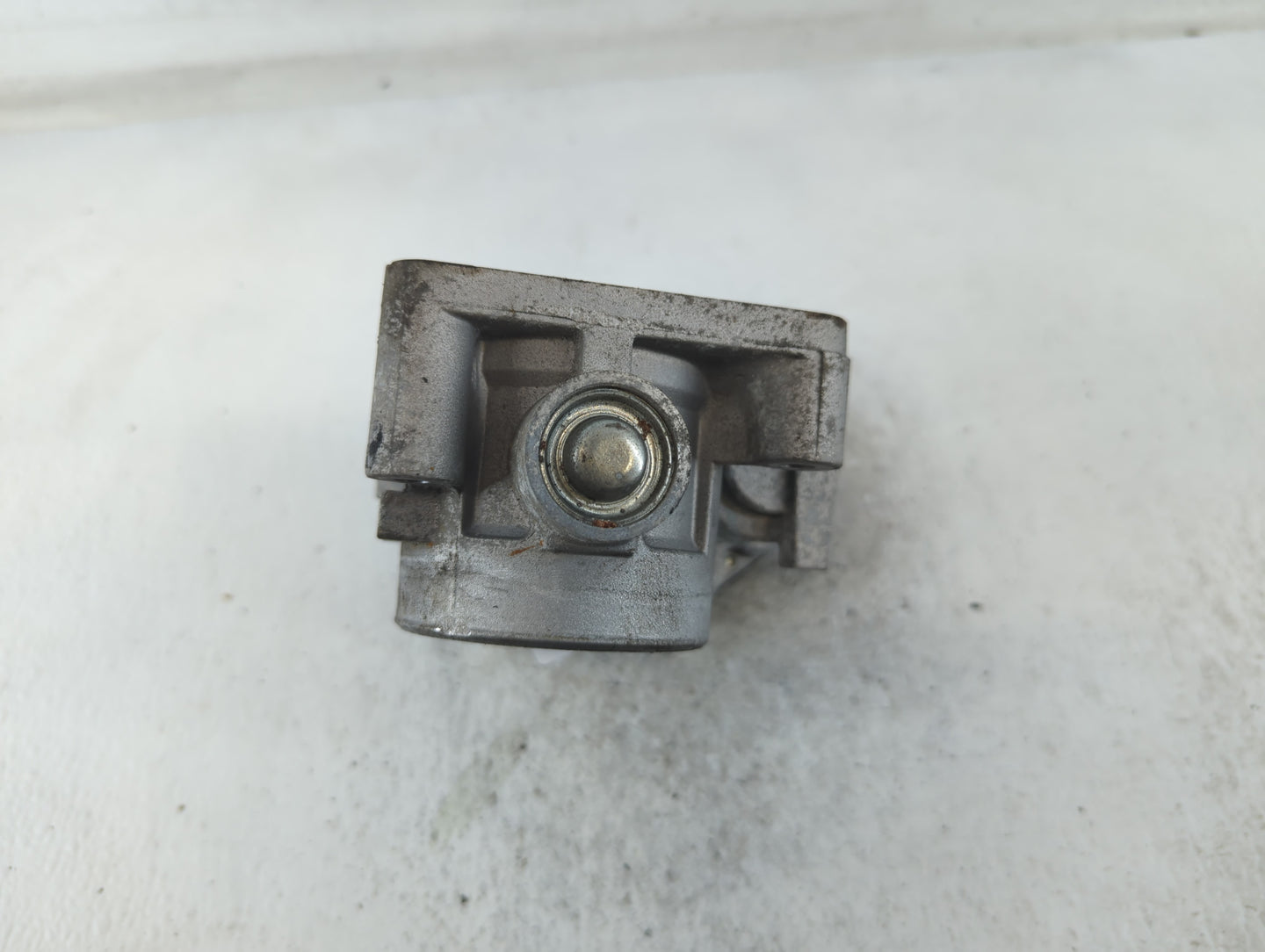 2008-2011 Ford Focus Throttle Body P/N:BS4E-CA Fits Fits 2008 2009 2010 2011 2012 2013 OEM Used Auto Parts - Oemusedautoparts1.com