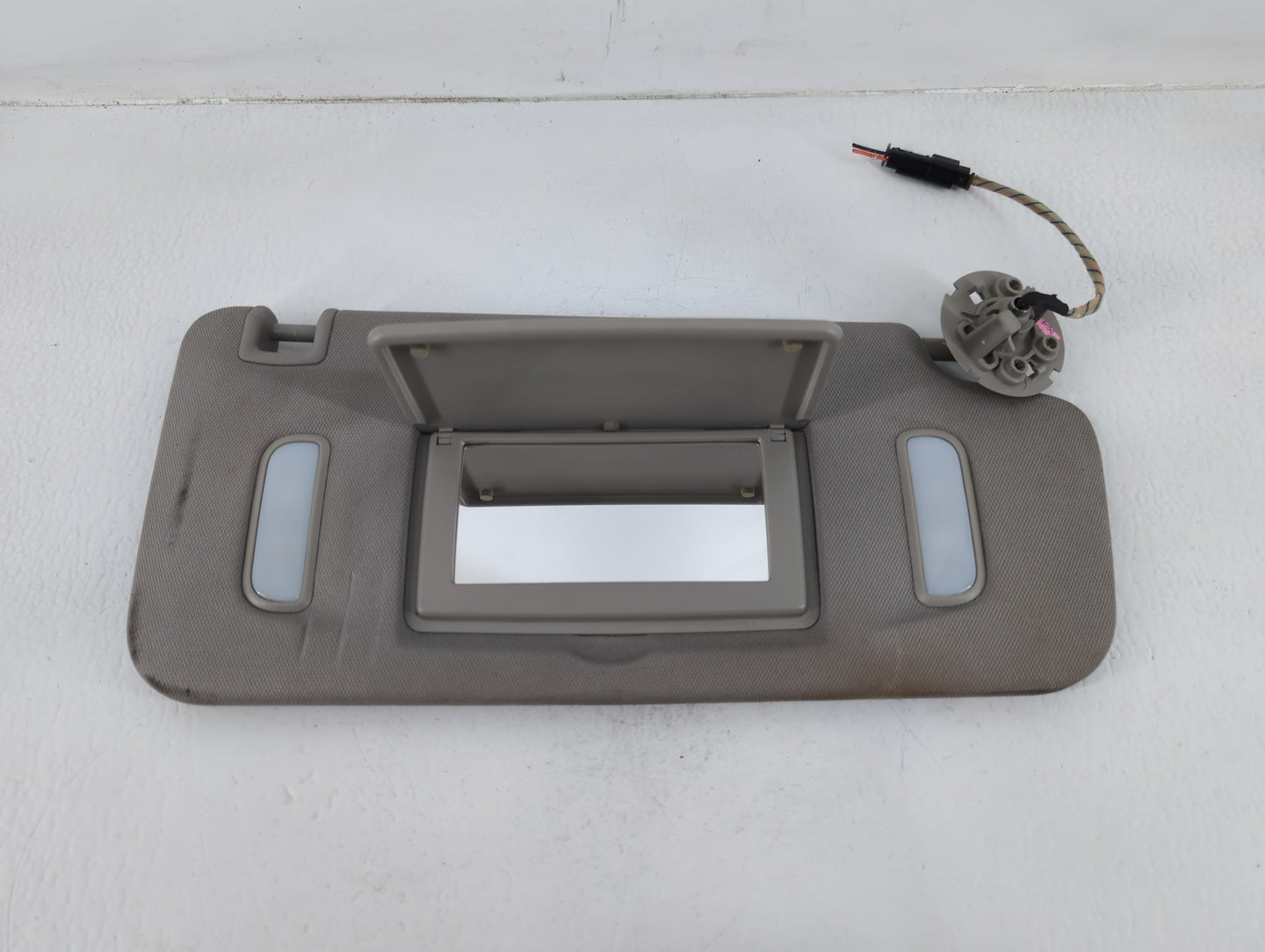 2010-2017 Chevrolet Equinox Sun Visor Shade Replacement Passenger Right Mirror Fits Fits 2010 2011 2012 2013 2014 2015 2016 2017 OEM Used Auto Parts - Oemusedautoparts1.com