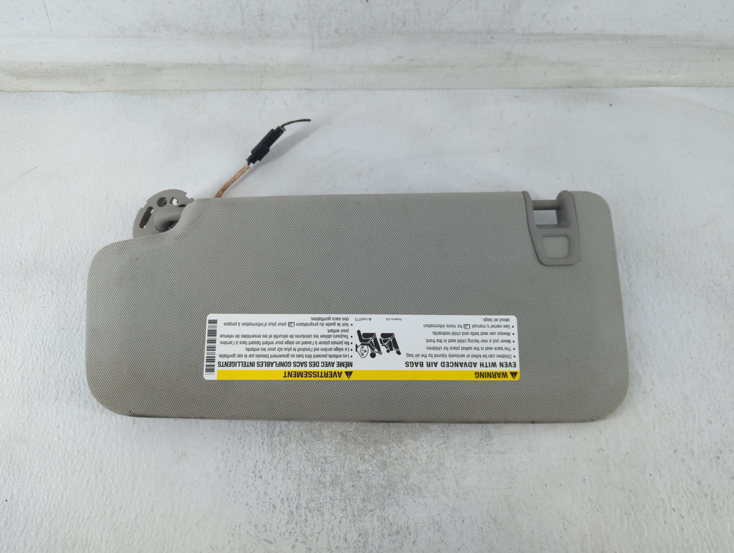 2013-2014 Chevrolet Trax Sun Visor Shade Replacement Passenger Right Mirror Fits Fits 2013 2014 OEM Used Auto Parts - Oemusedautoparts1.com