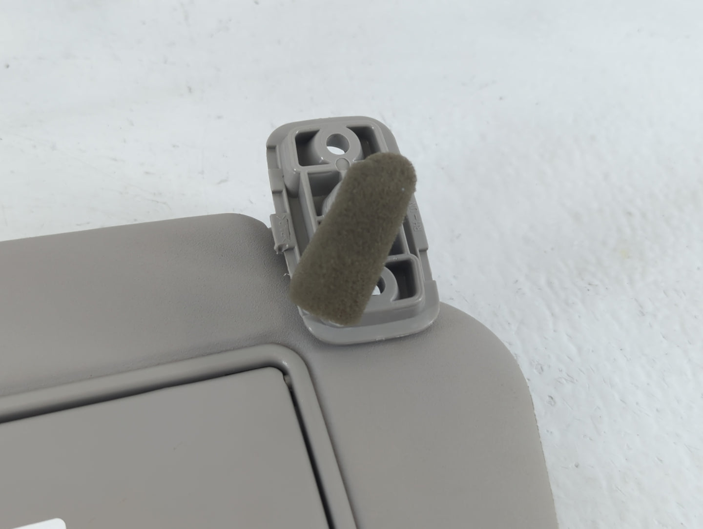 2007-2012 Kia Rondo Sun Visor Shade Replacement Passenger Right Mirror Fits Fits 2007 2008 2009 2010 2011 2012 OEM Used Auto Parts - Oemusedautoparts1.com