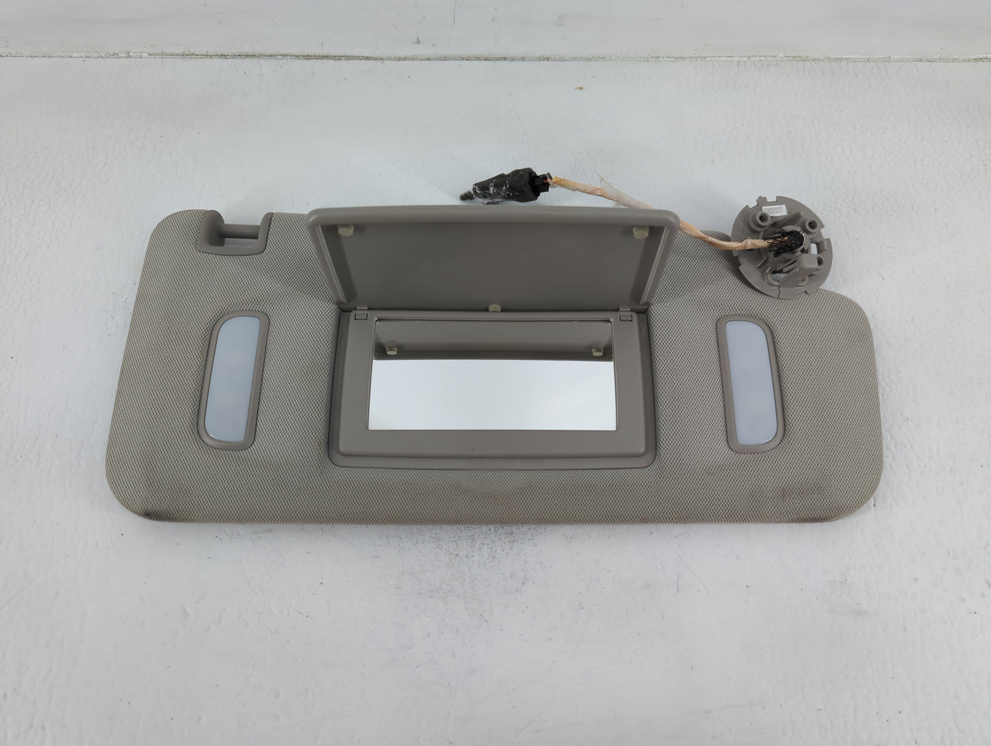 2012-2014 Chevrolet Orlando Sun Visor Shade Replacement Passenger Right Mirror Fits Fits 2012 2013 2014 OEM Used Auto Parts - Oemusedautoparts1.com