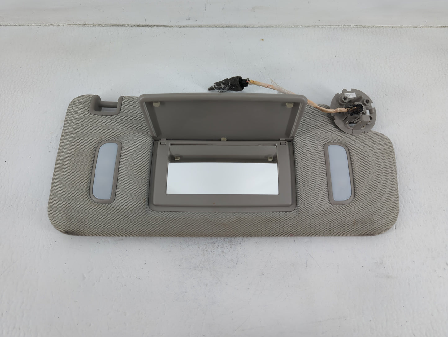 2012-2014 Chevrolet Orlando Sun Visor Shade Replacement Passenger Right Mirror Fits Fits 2012 2013 2014 OEM Used Auto Parts - Oemusedautoparts1.com