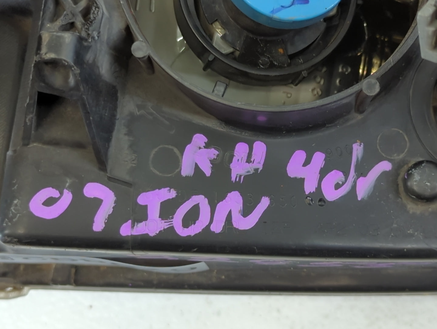 2006-2007 Saturn Ion Passenger Right Oem Head Light Headlight Lamp - Oemusedautoparts1.com